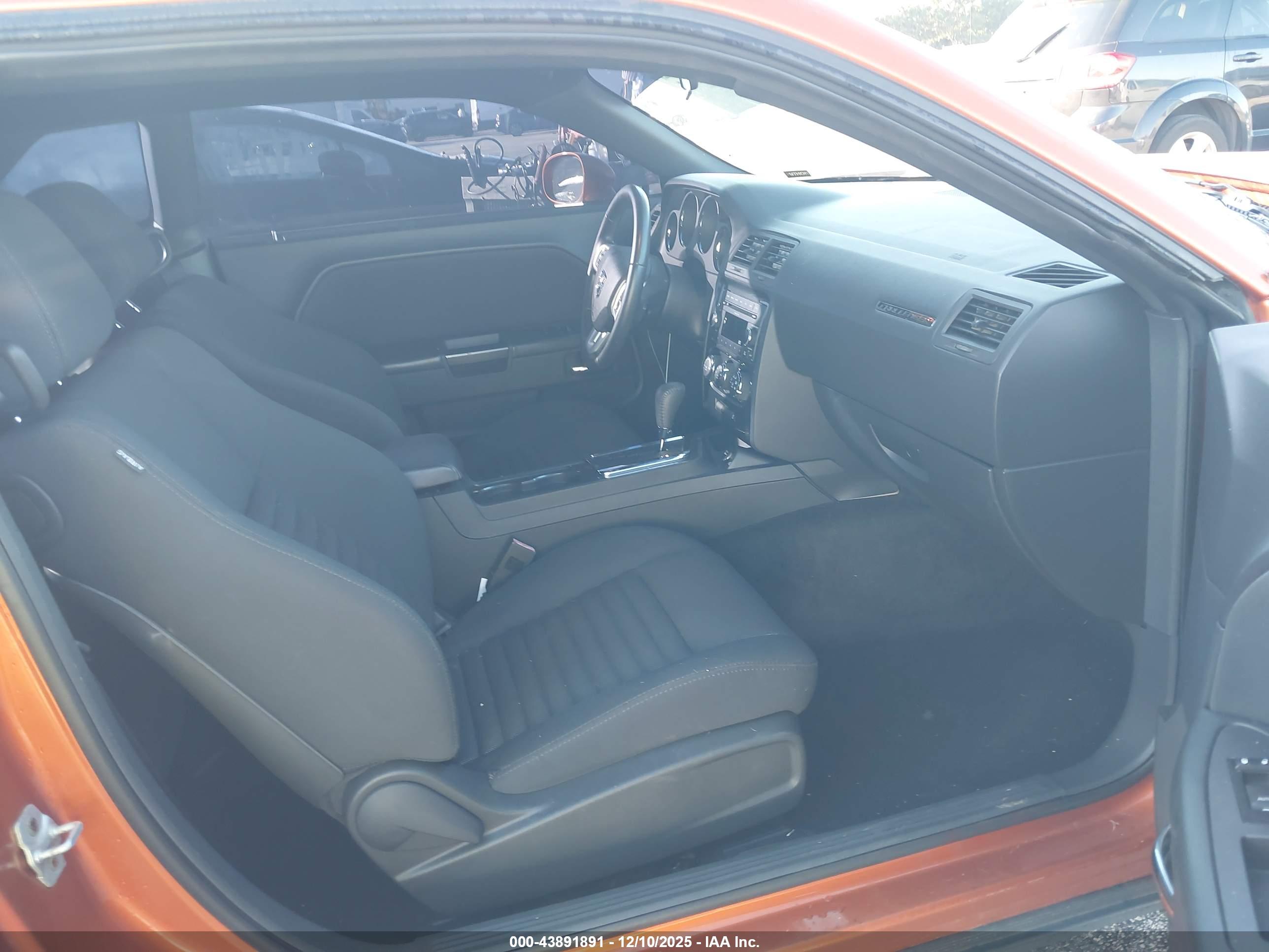 DODGE CHALLENGER image 5