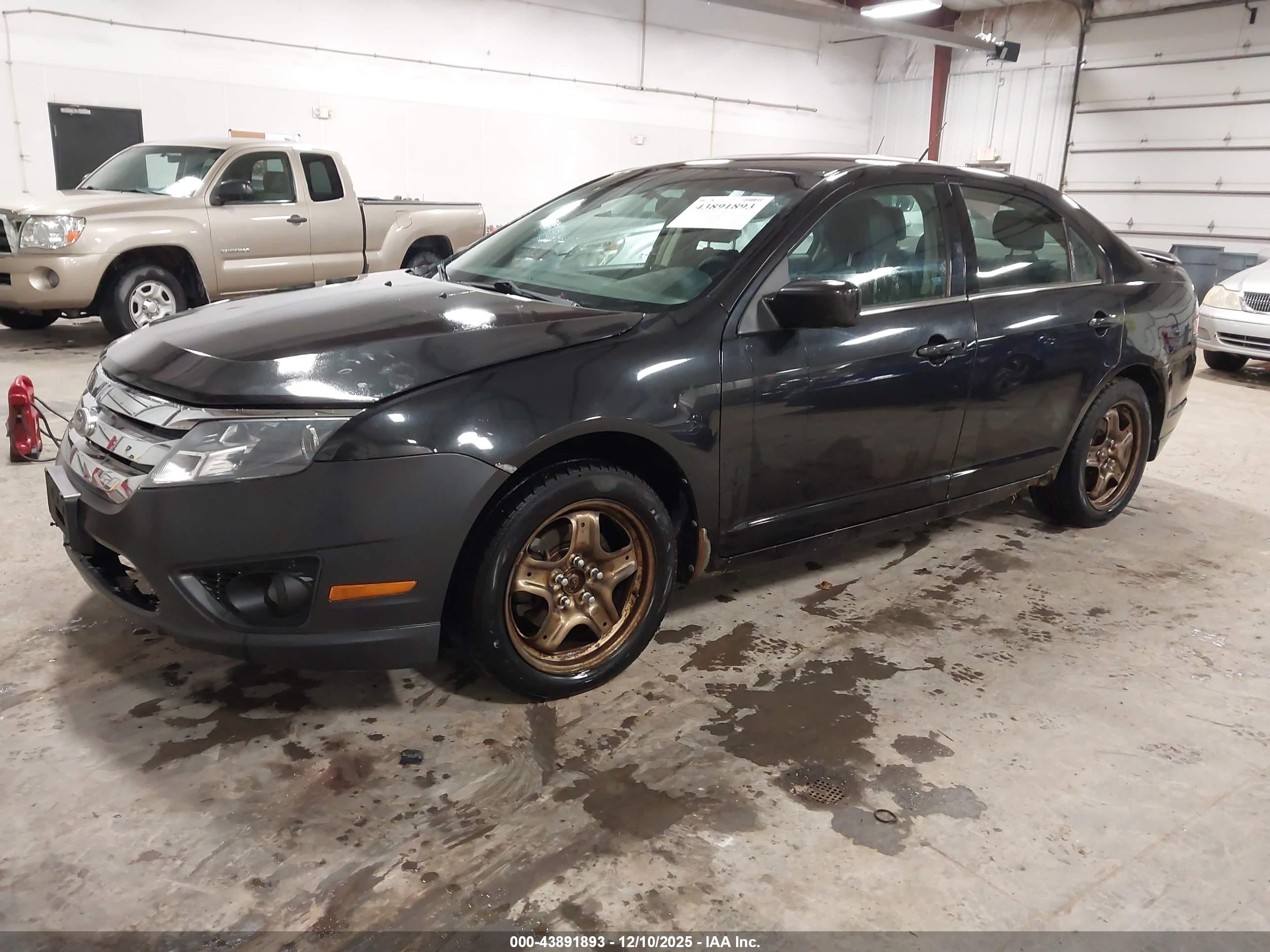 FORD FUSION image 2