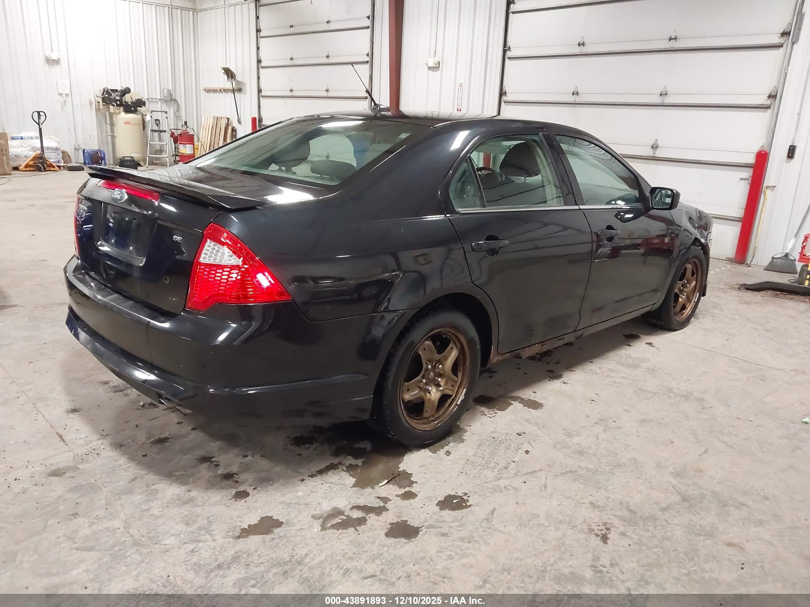 FORD FUSION image 4