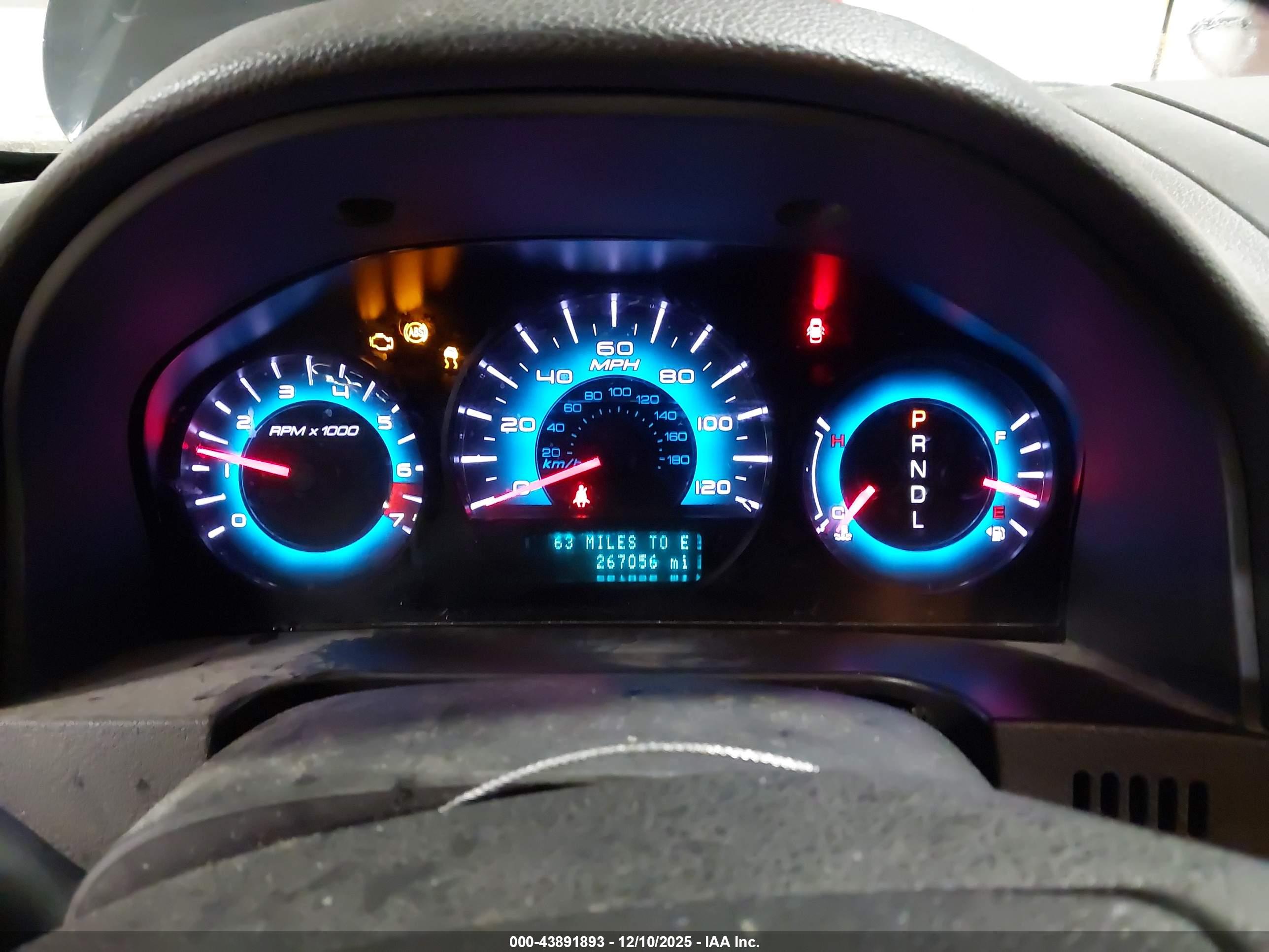 FORD FUSION image 7