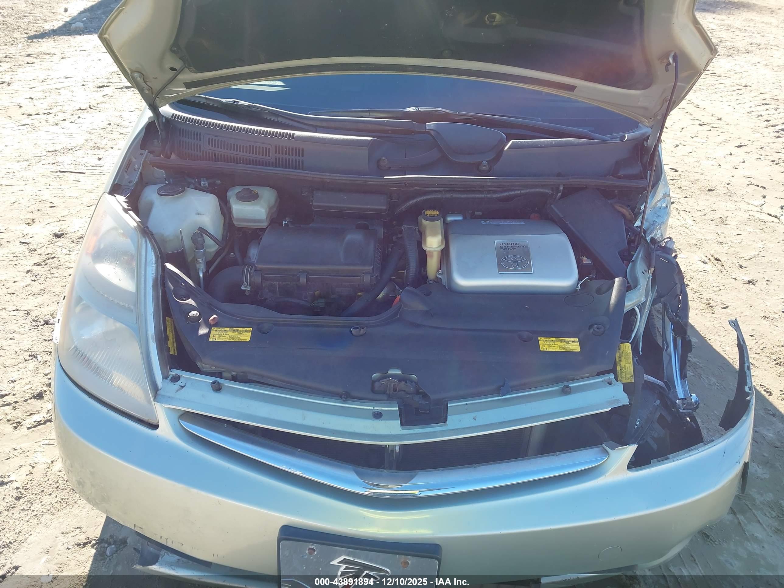 TOYOTA PRIUS image 10