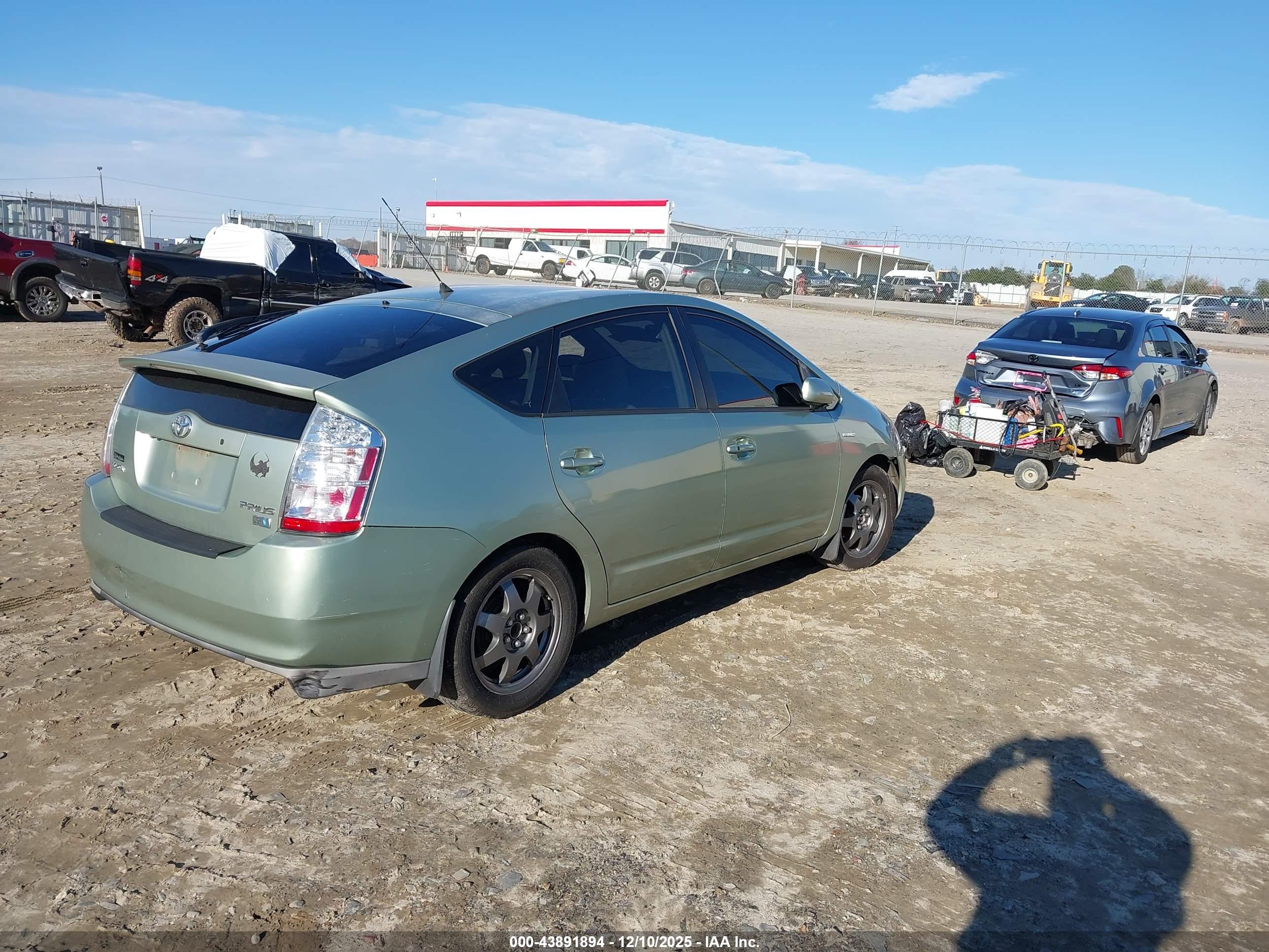TOYOTA PRIUS image 4