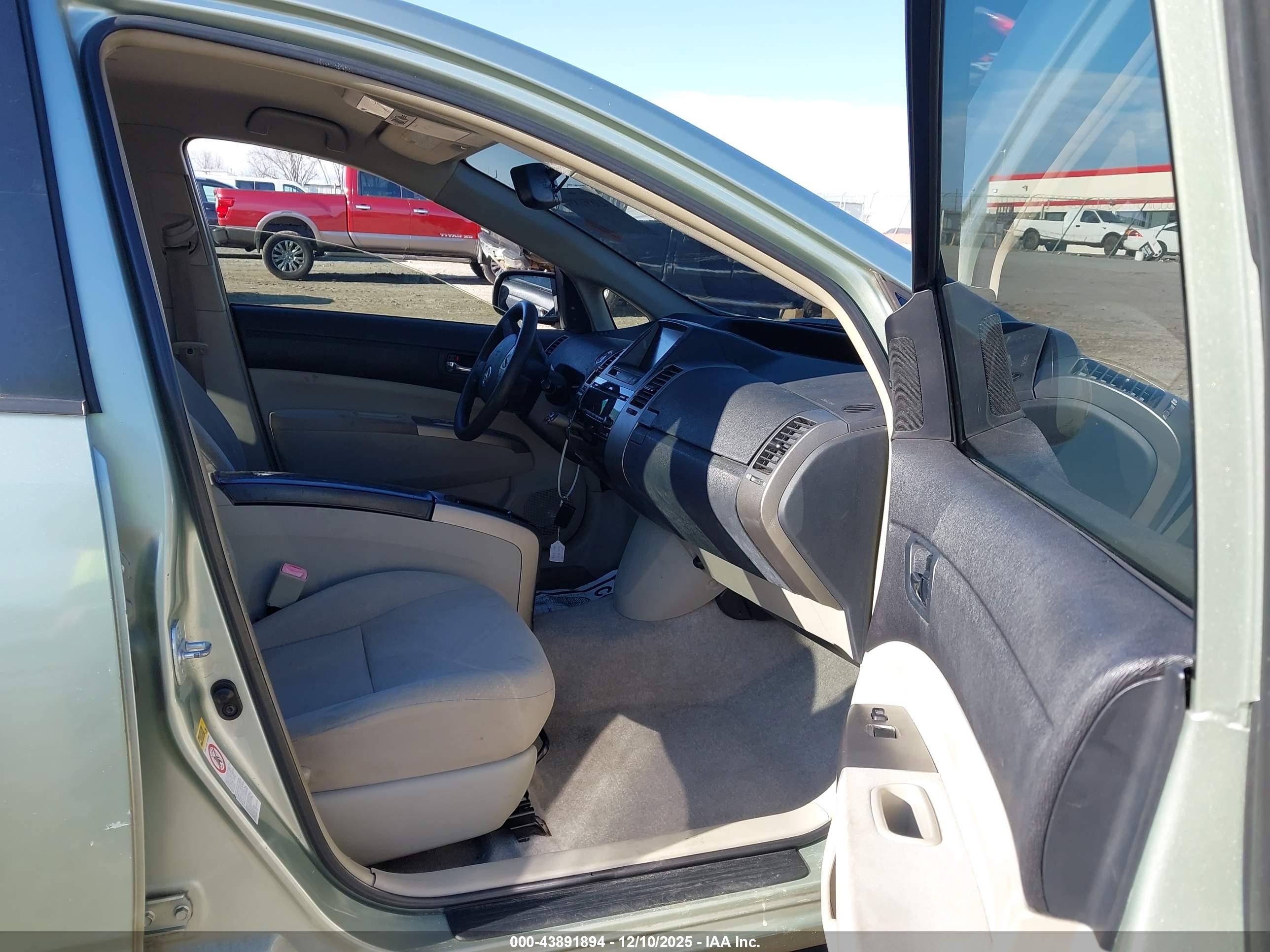TOYOTA PRIUS image 5