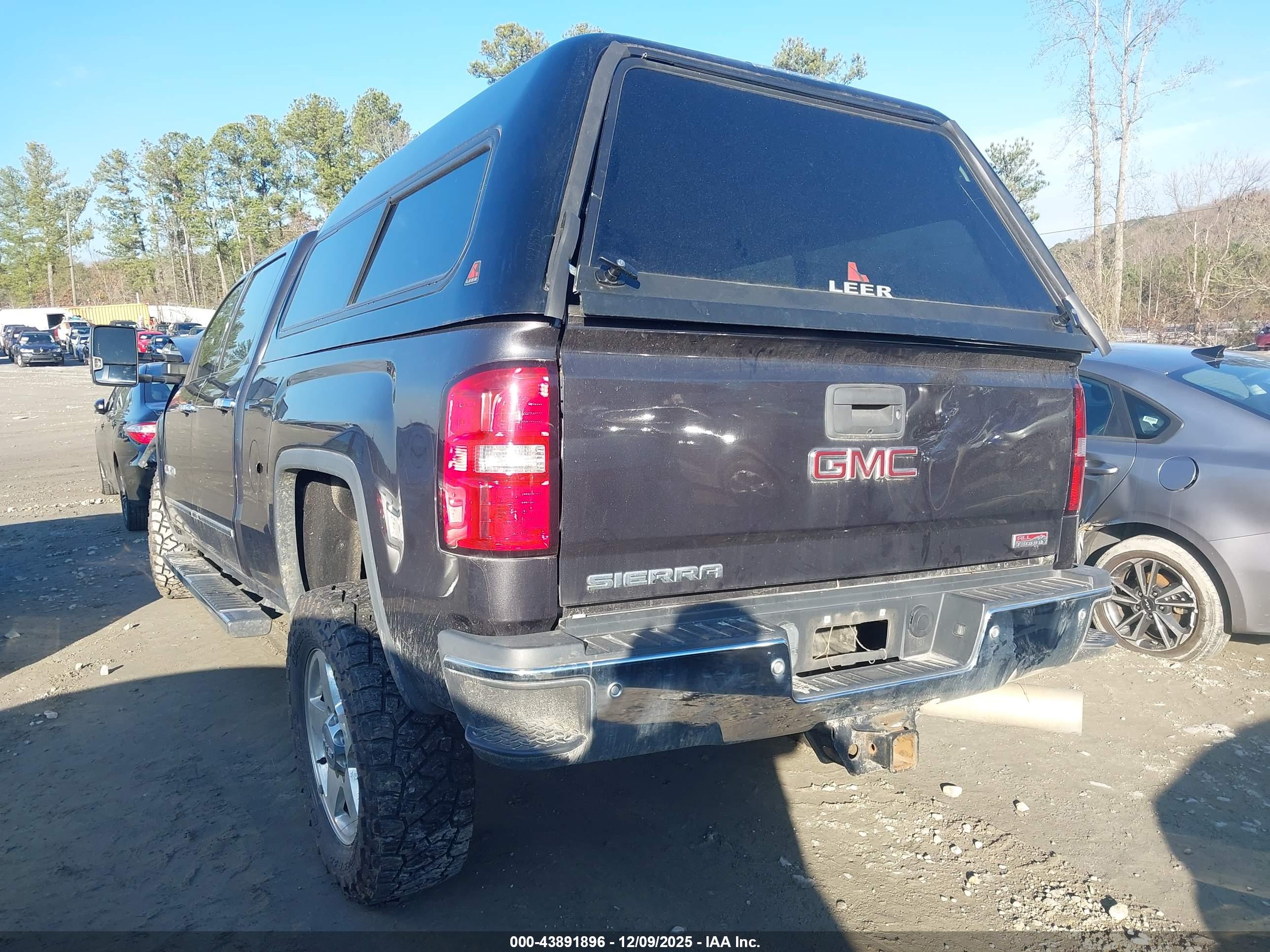 GMC SIERRA image 3