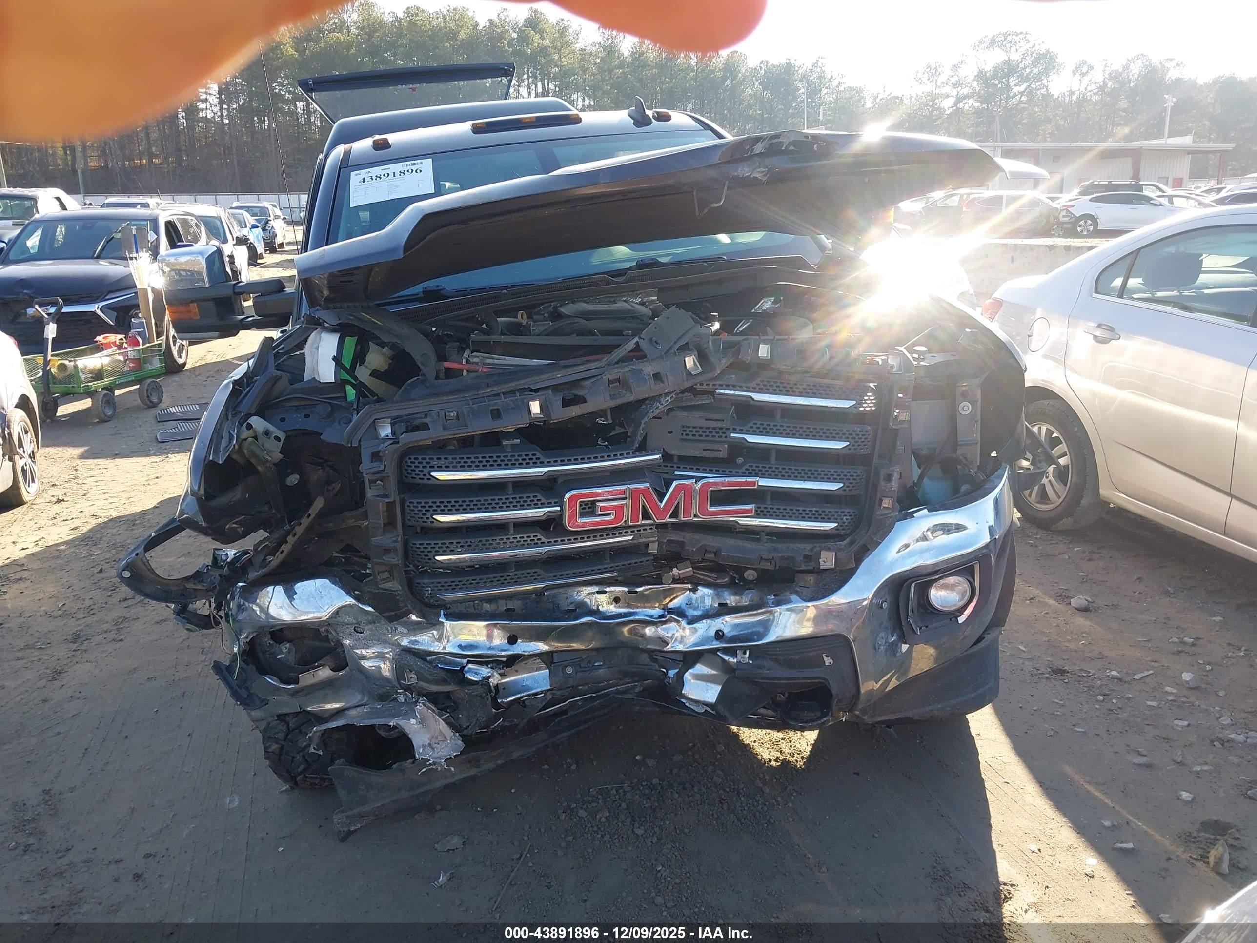 GMC SIERRA image 6