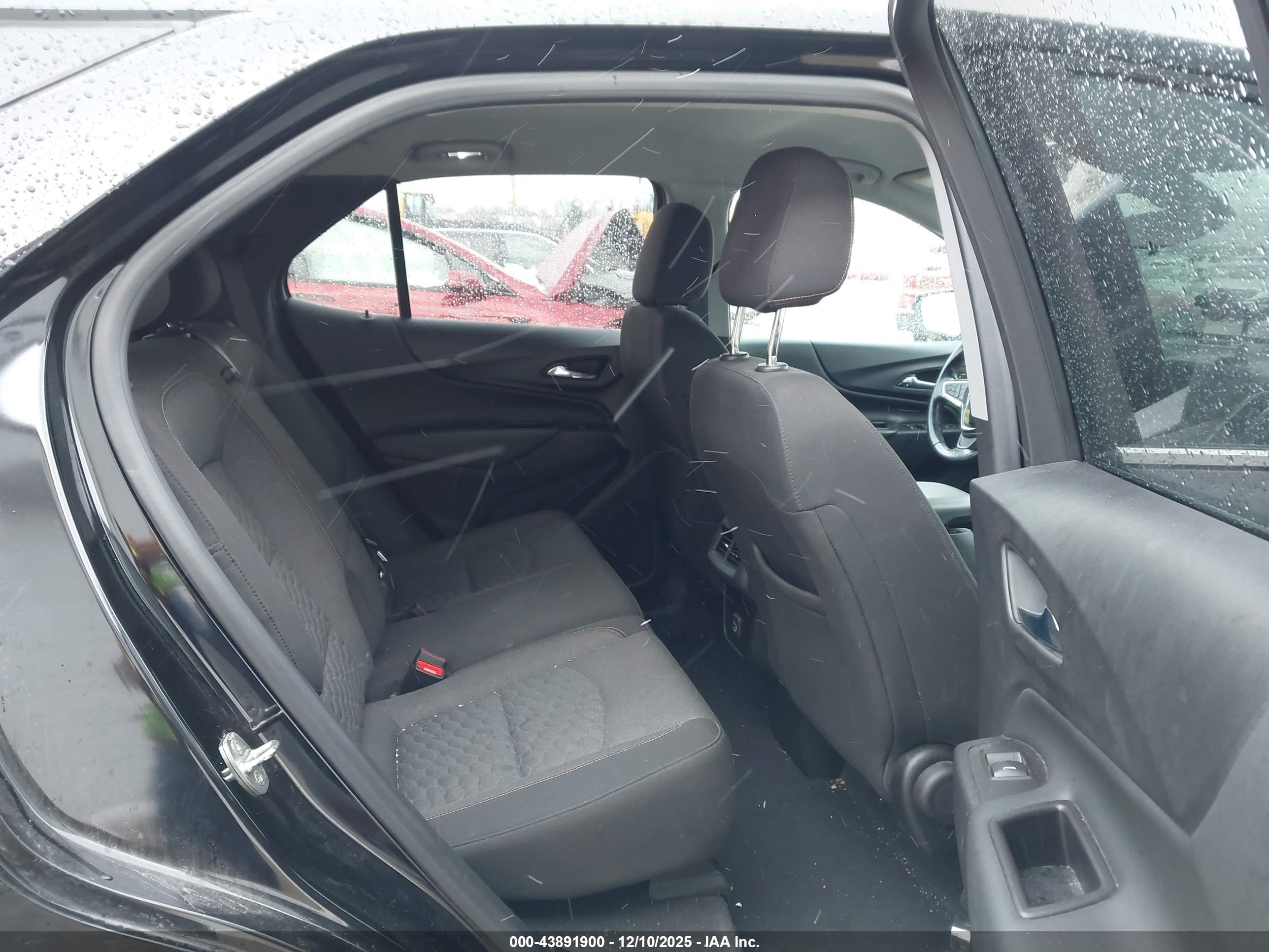 CHEVROLET EQUINOX image 8