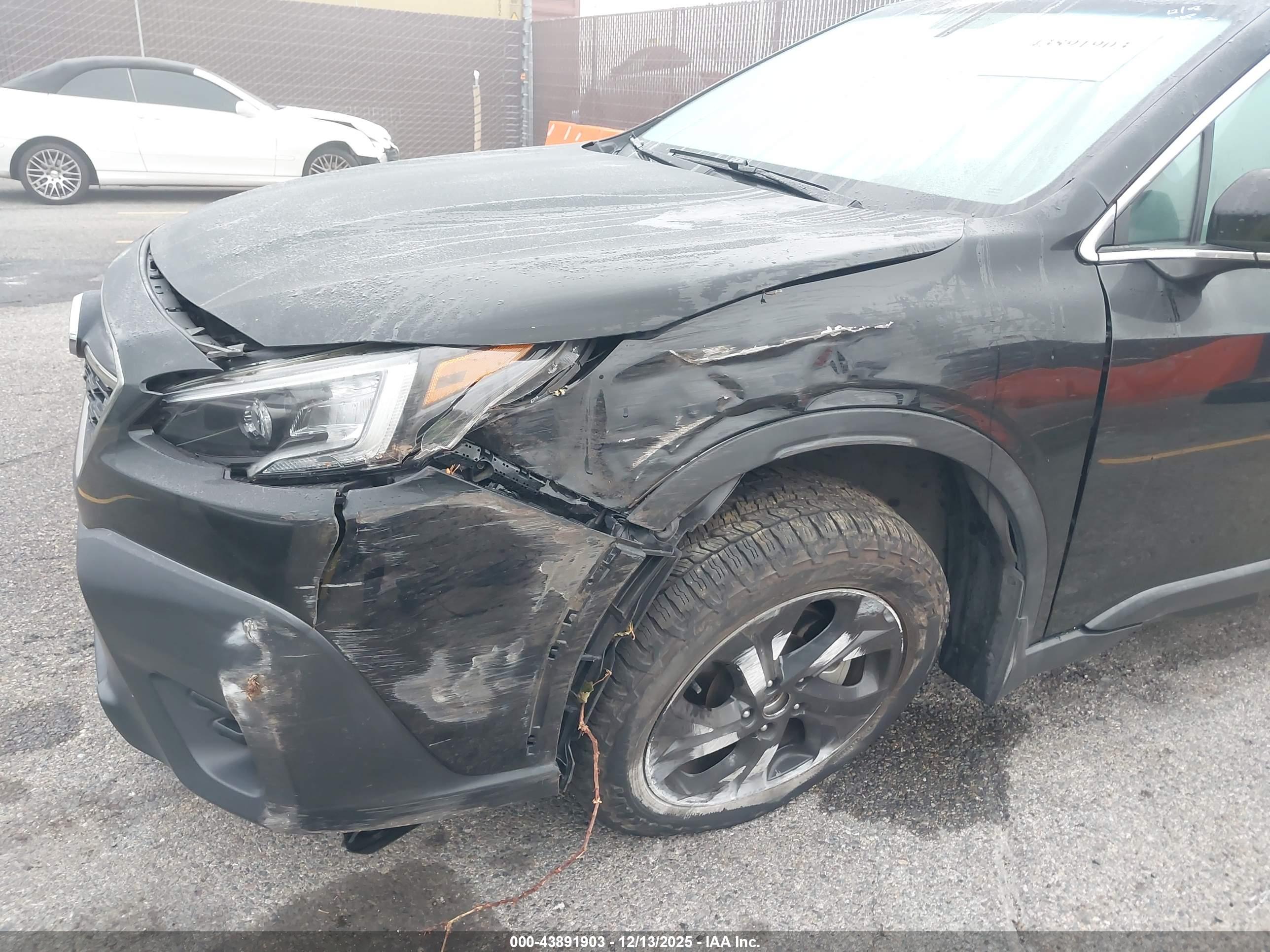 SUBARU OUTBACK image 6