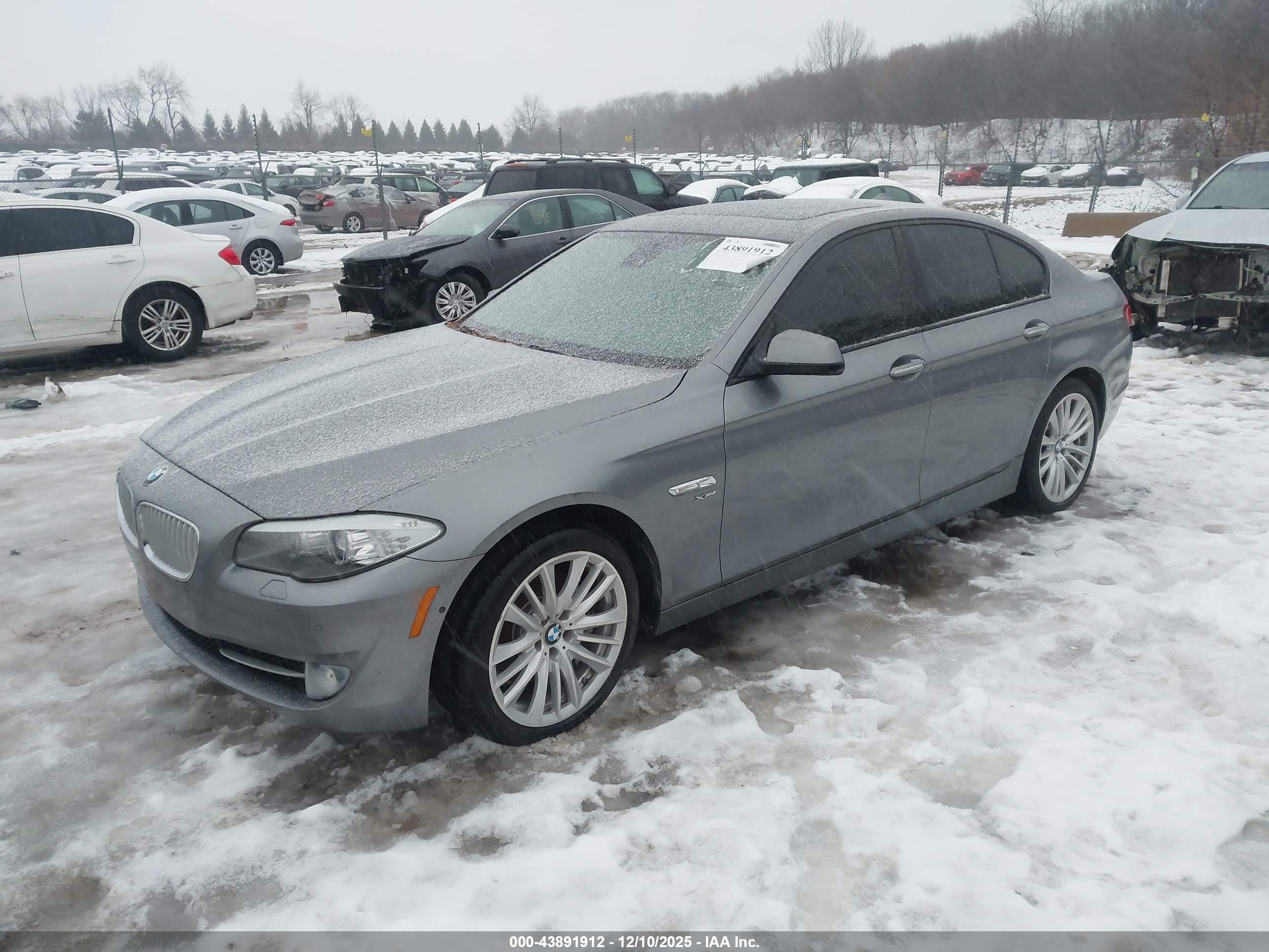 BMW 550I image 2