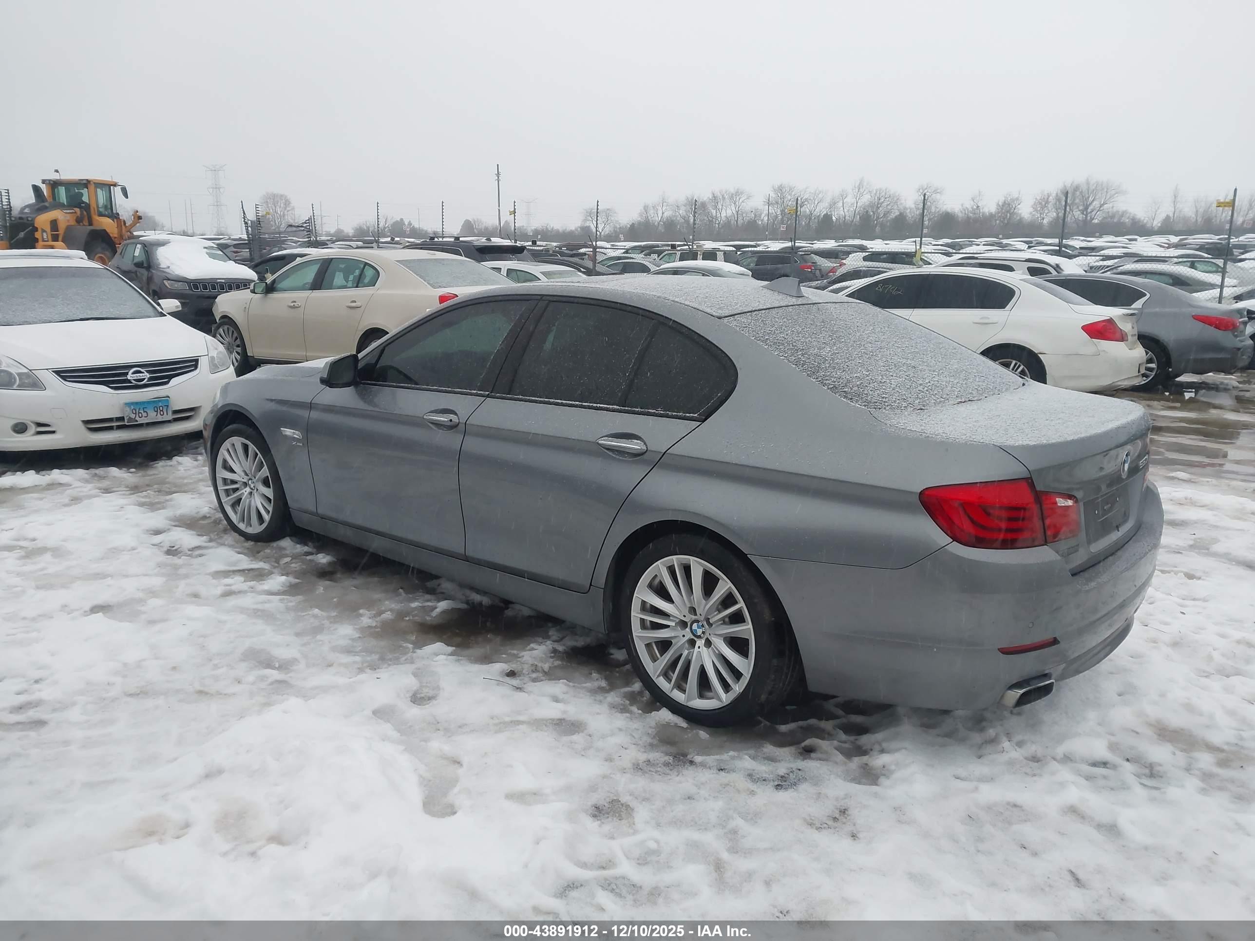 BMW 550I image 3