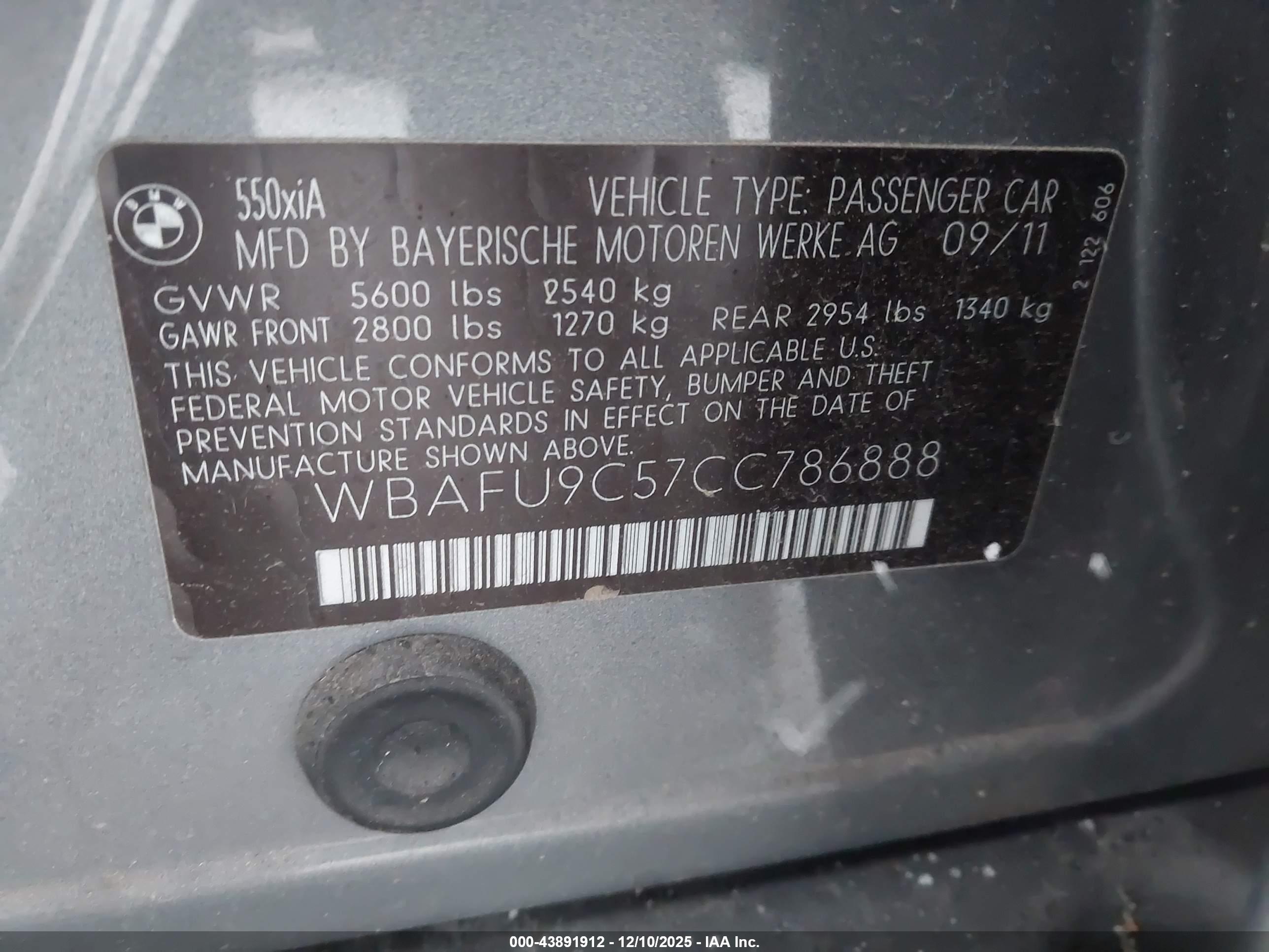 BMW 550I image 9