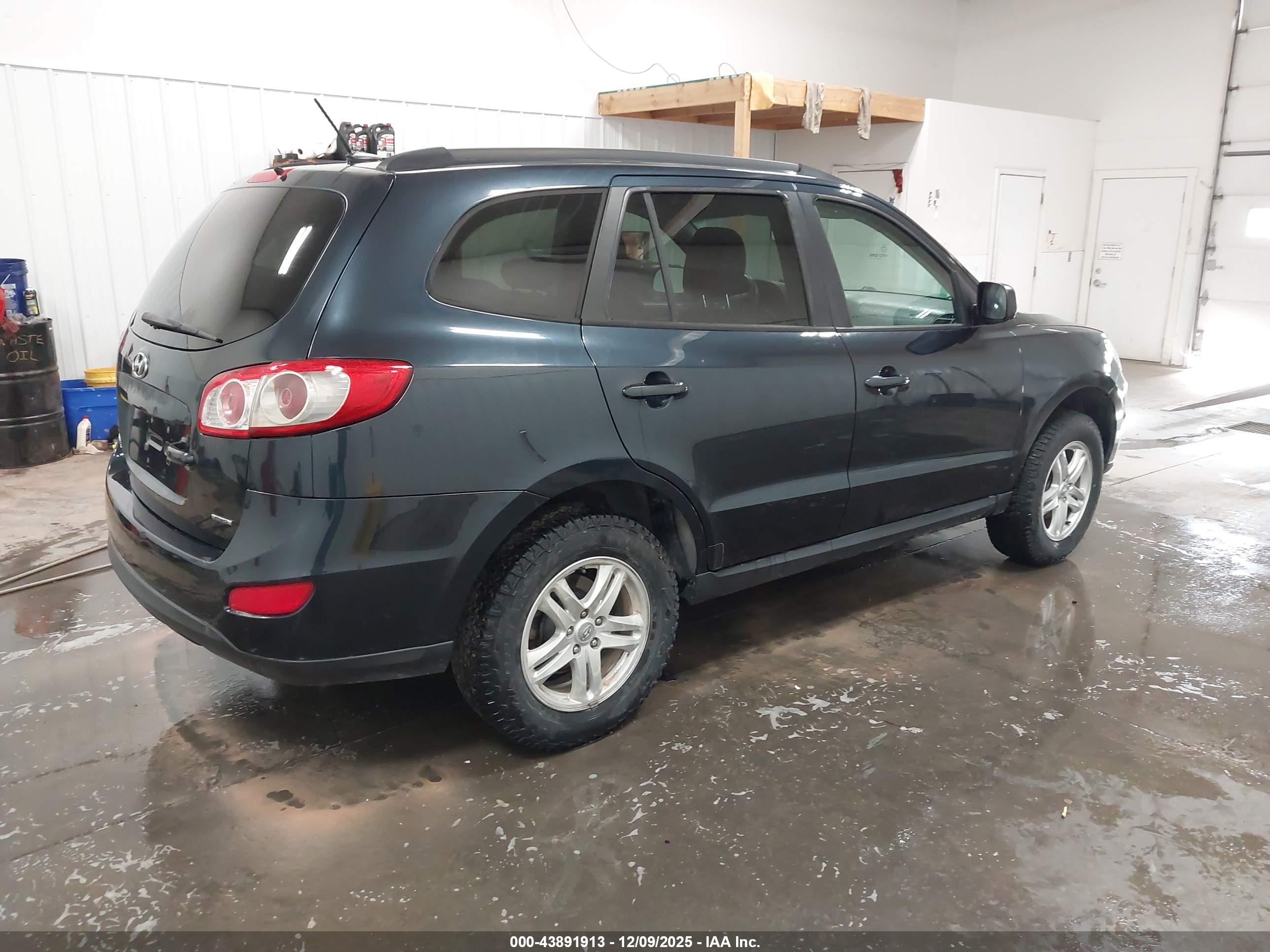 HYUNDAI SANTA image 4