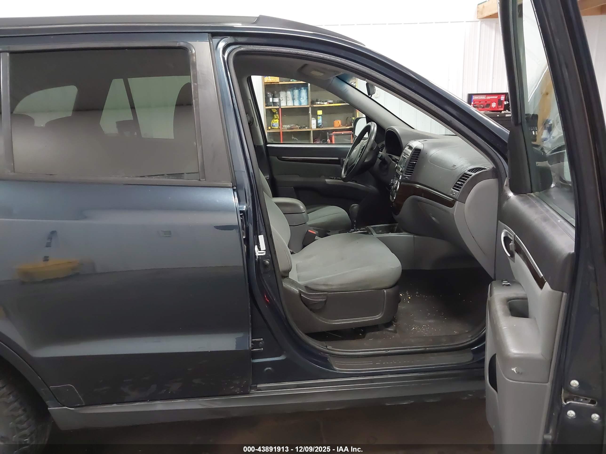 HYUNDAI SANTA image 5
