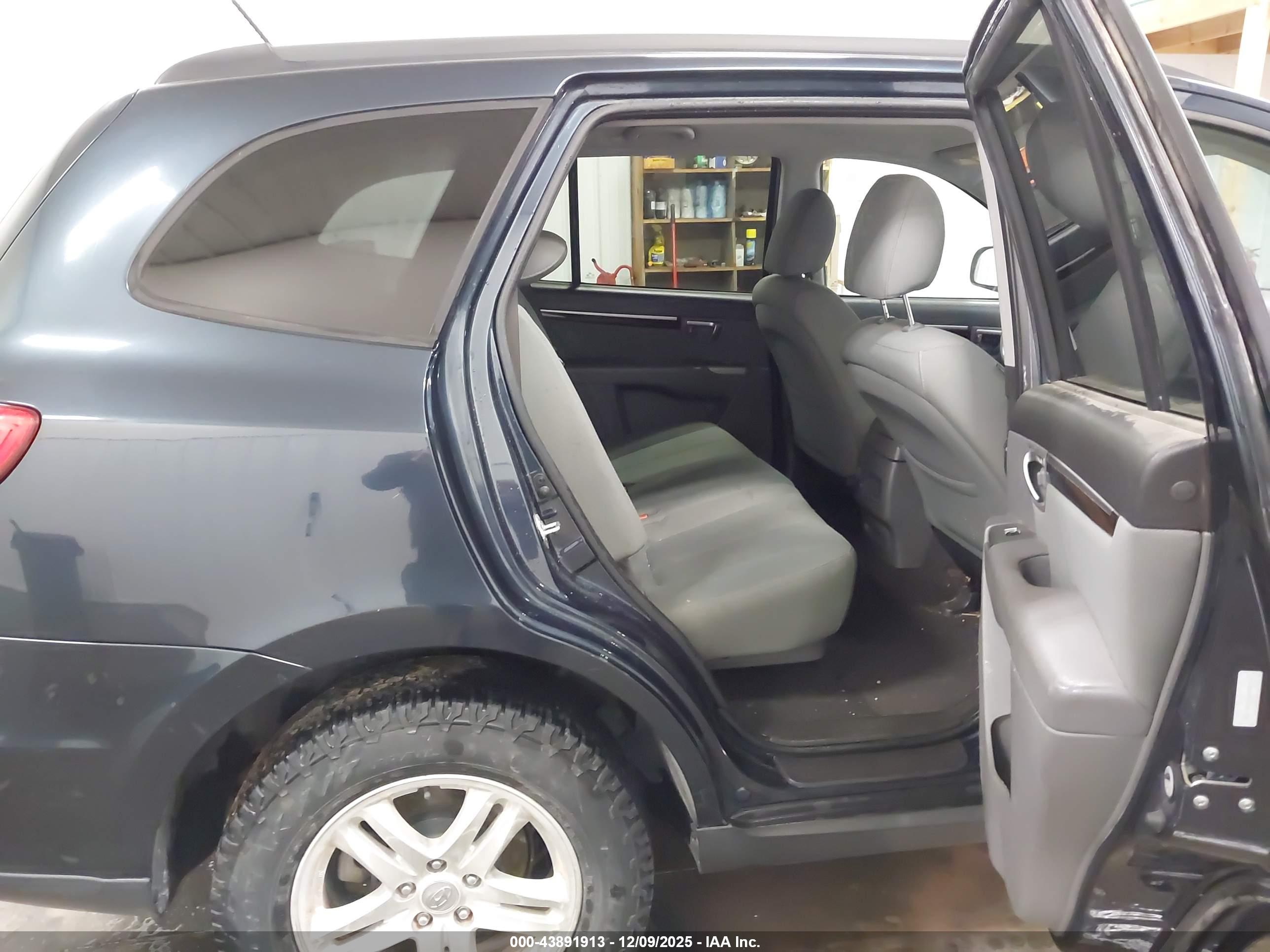 HYUNDAI SANTA image 8