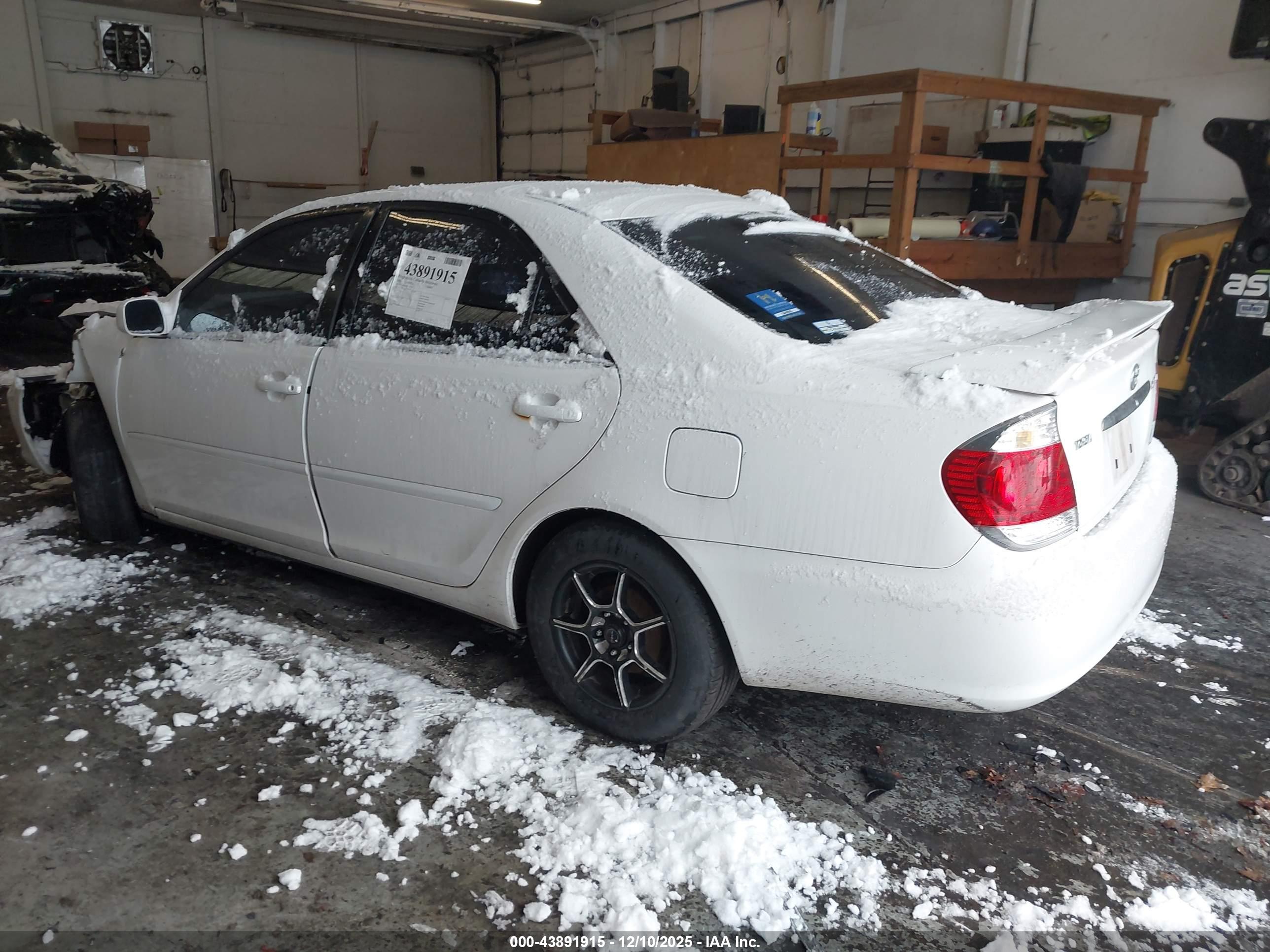 TOYOTA CAMRY image 3