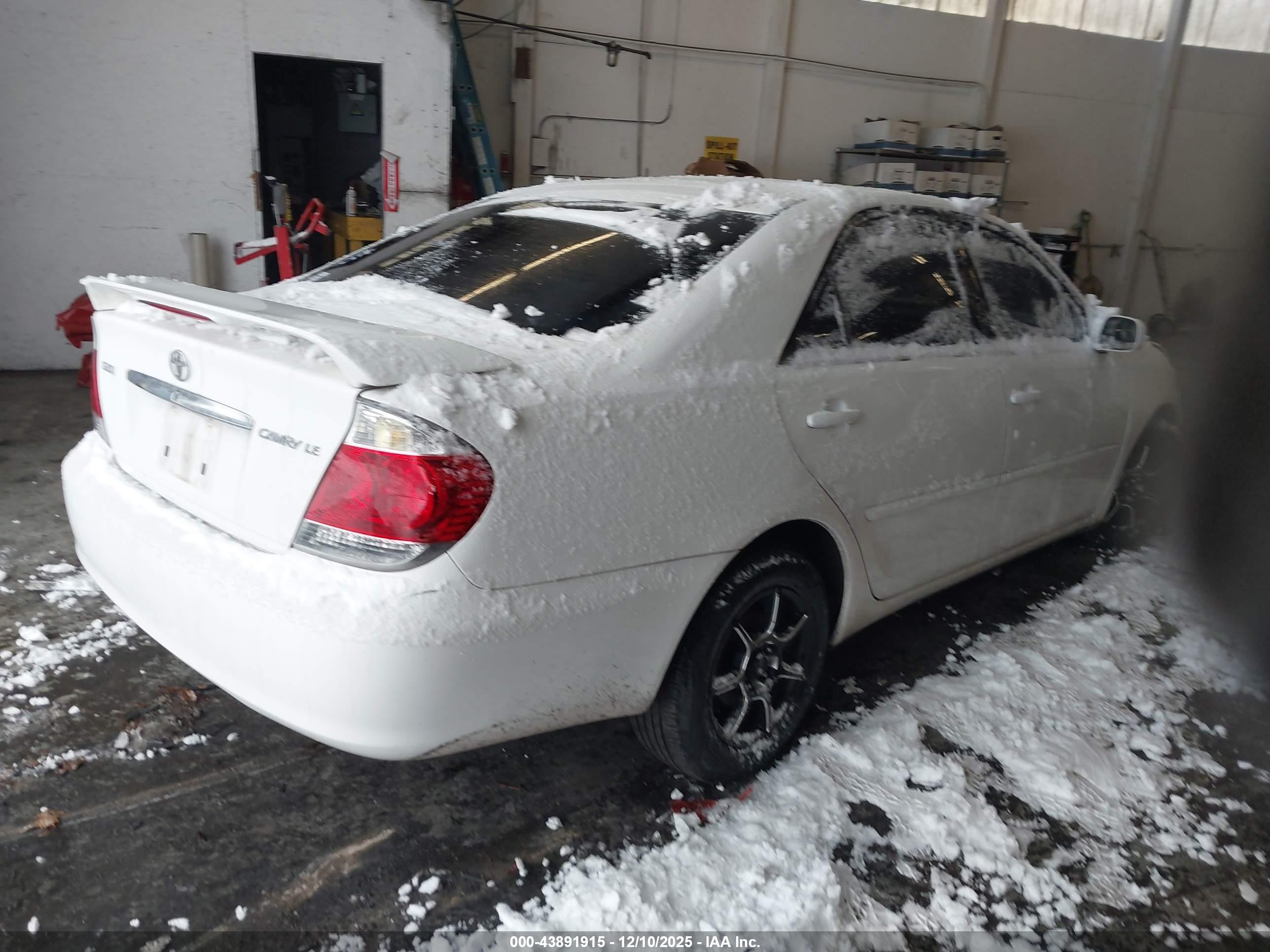 TOYOTA CAMRY image 4
