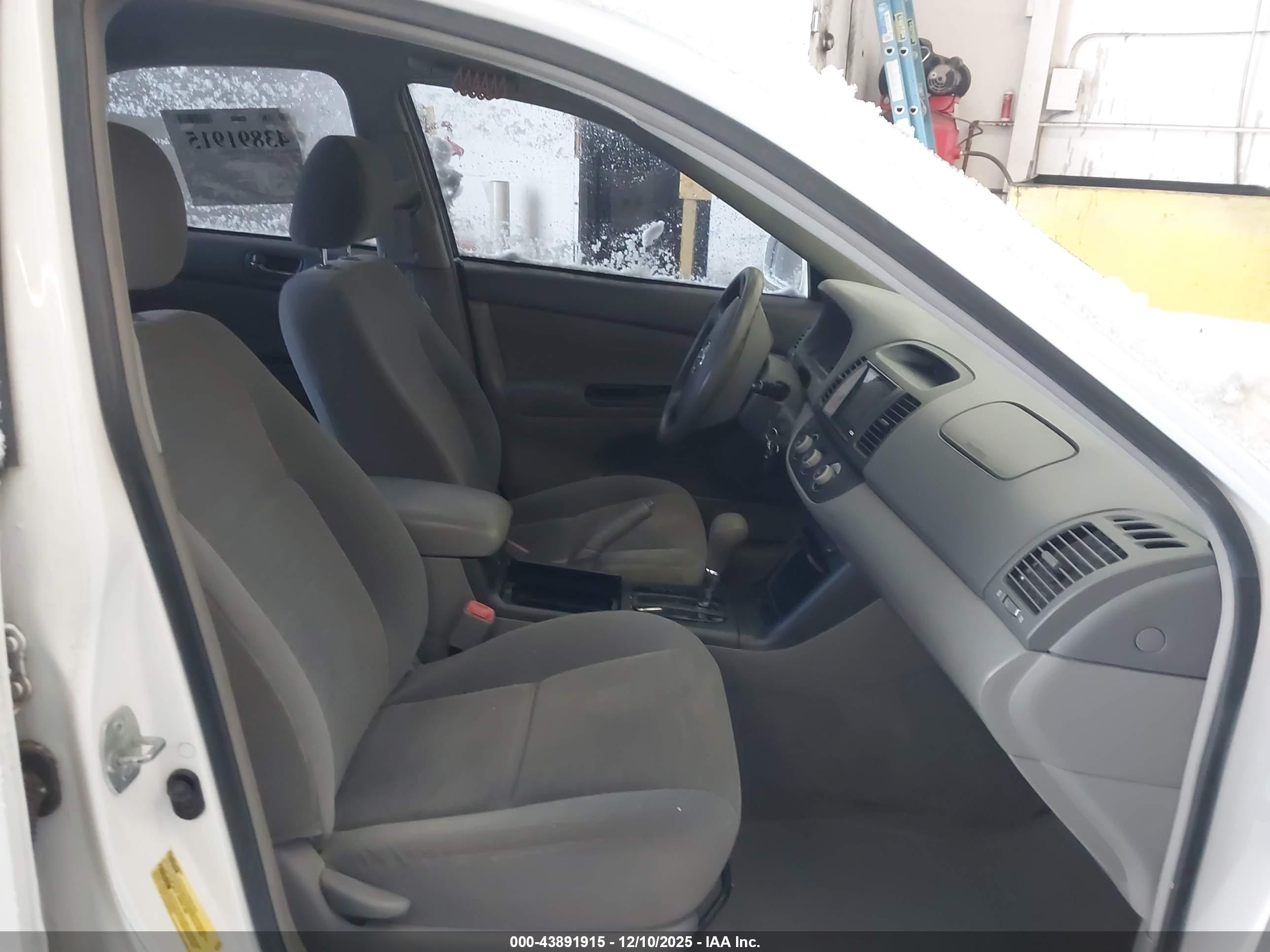 TOYOTA CAMRY image 5