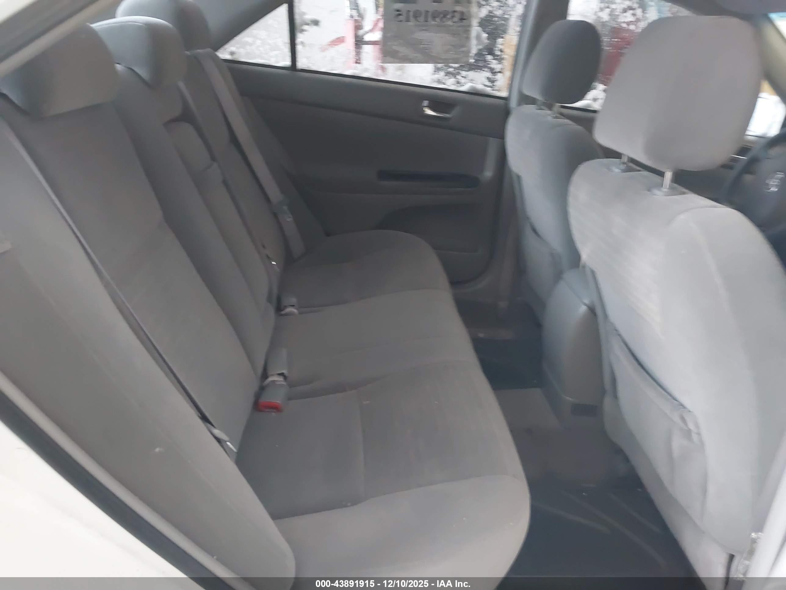 TOYOTA CAMRY image 8