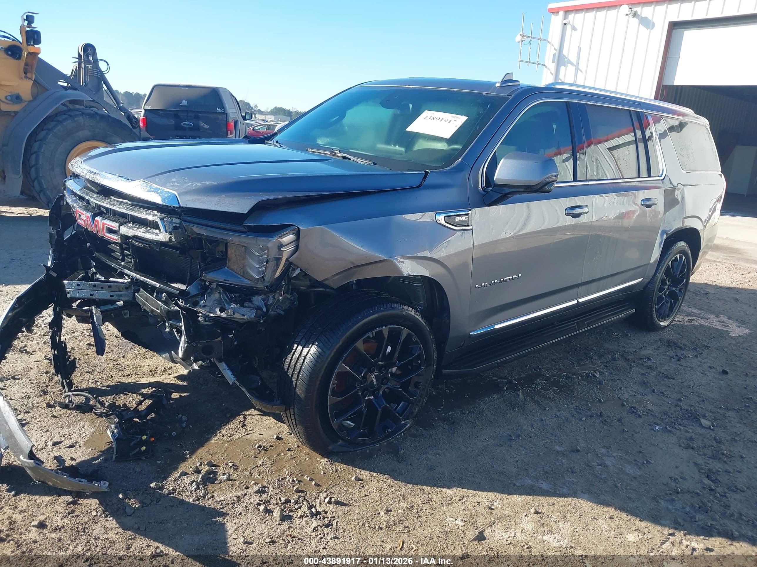 GMC YUKON image 2