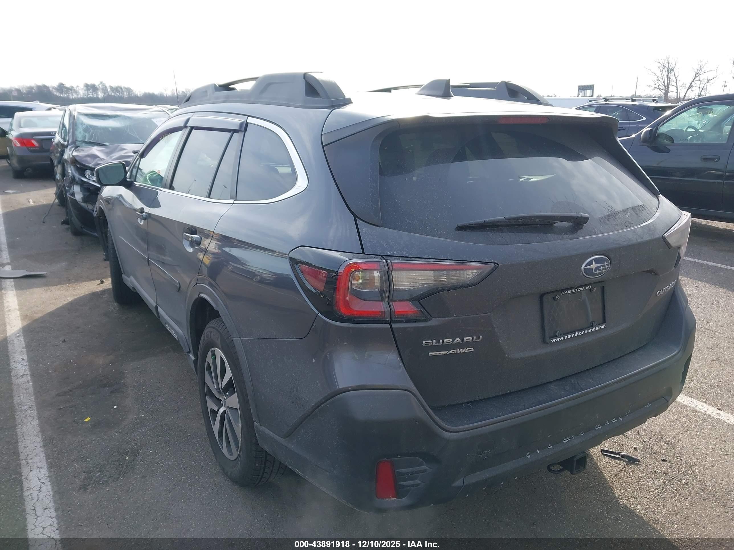 SUBARU OUTBACK image 3