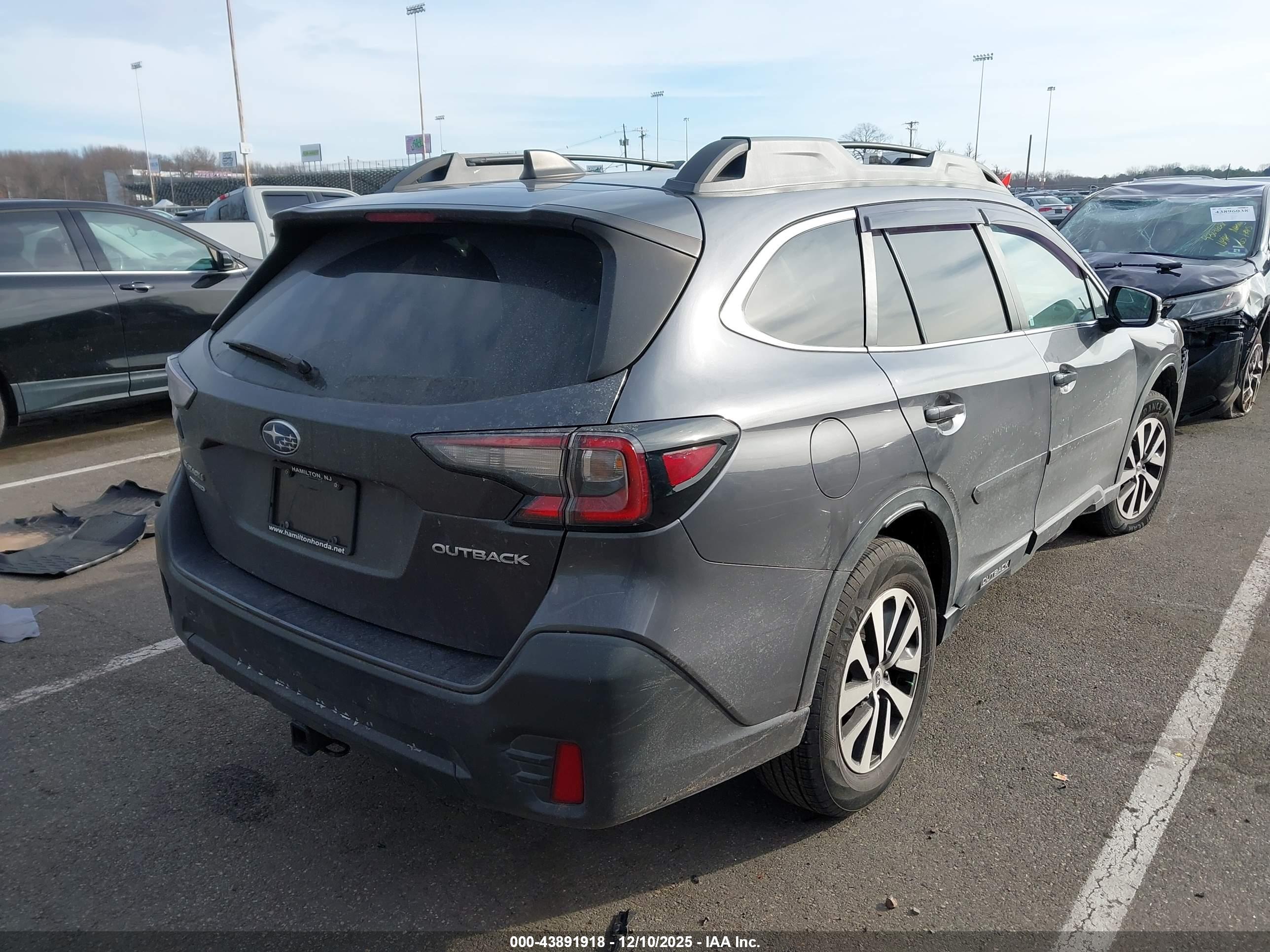 SUBARU OUTBACK image 4