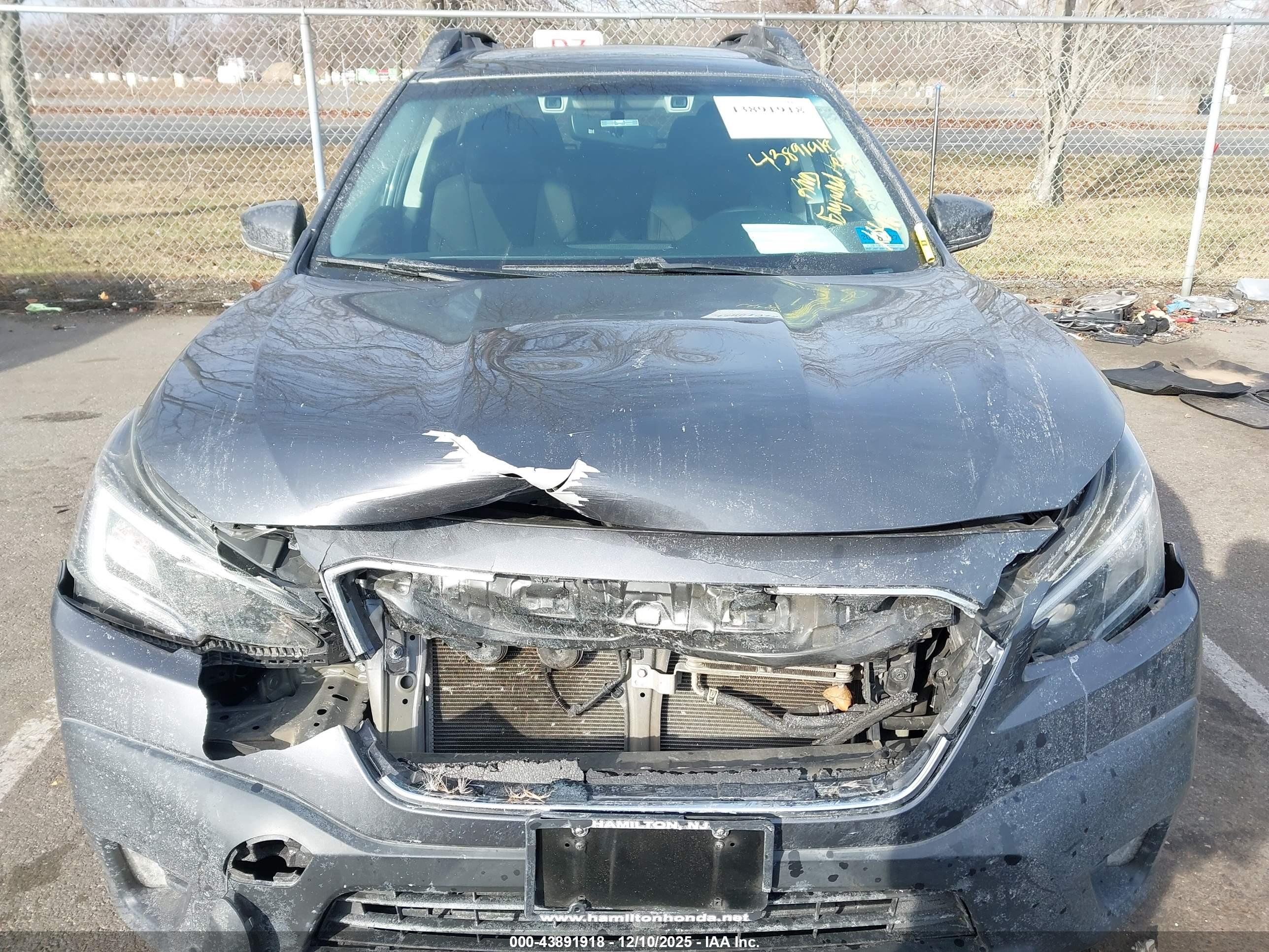 SUBARU OUTBACK image 6