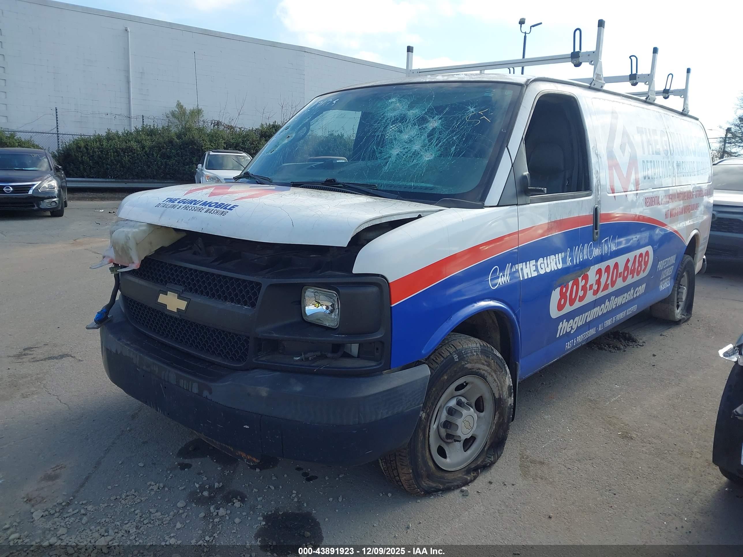 CHEVROLET EXPRESS image 2