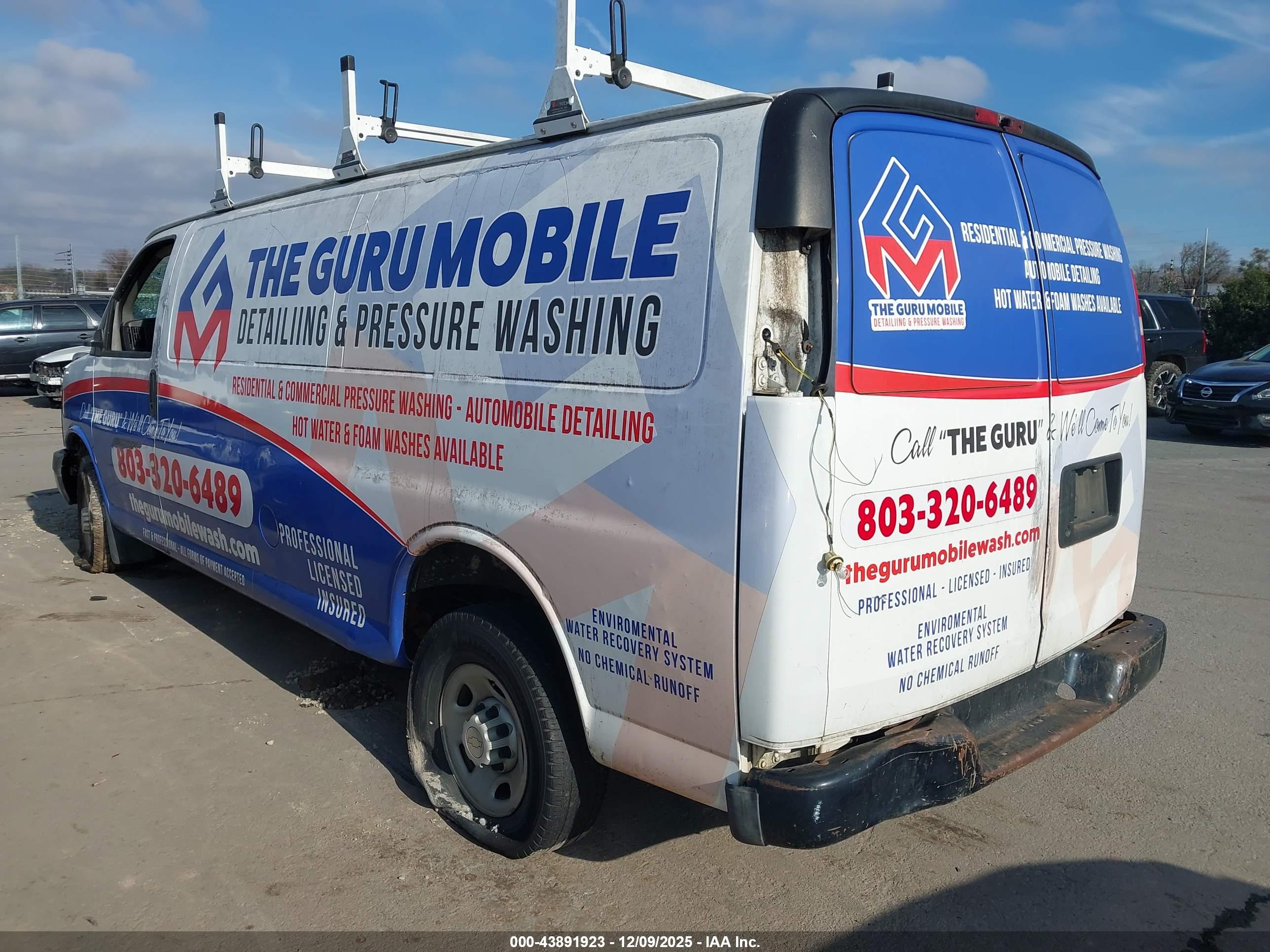 CHEVROLET EXPRESS image 3