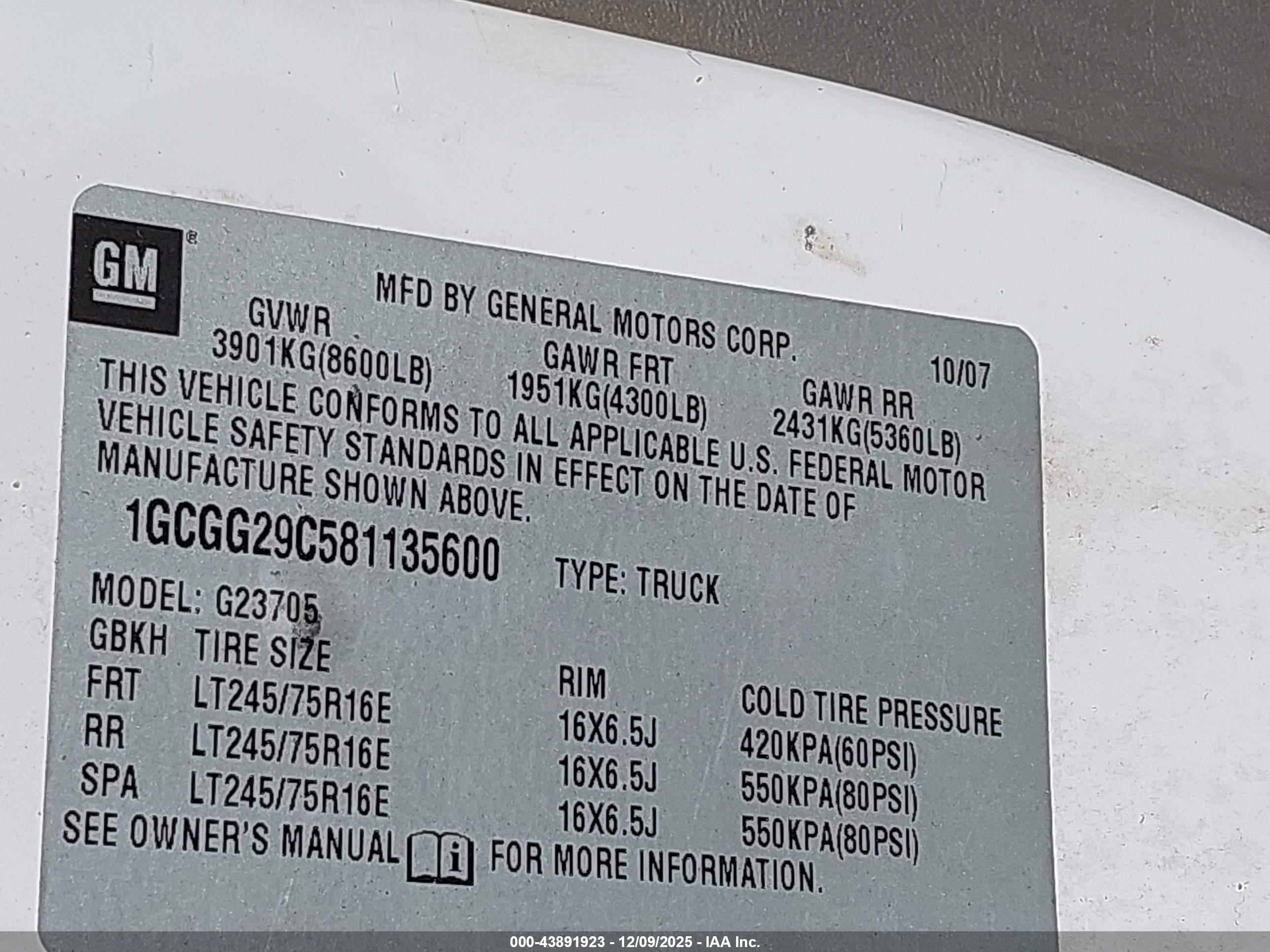 CHEVROLET EXPRESS image 9