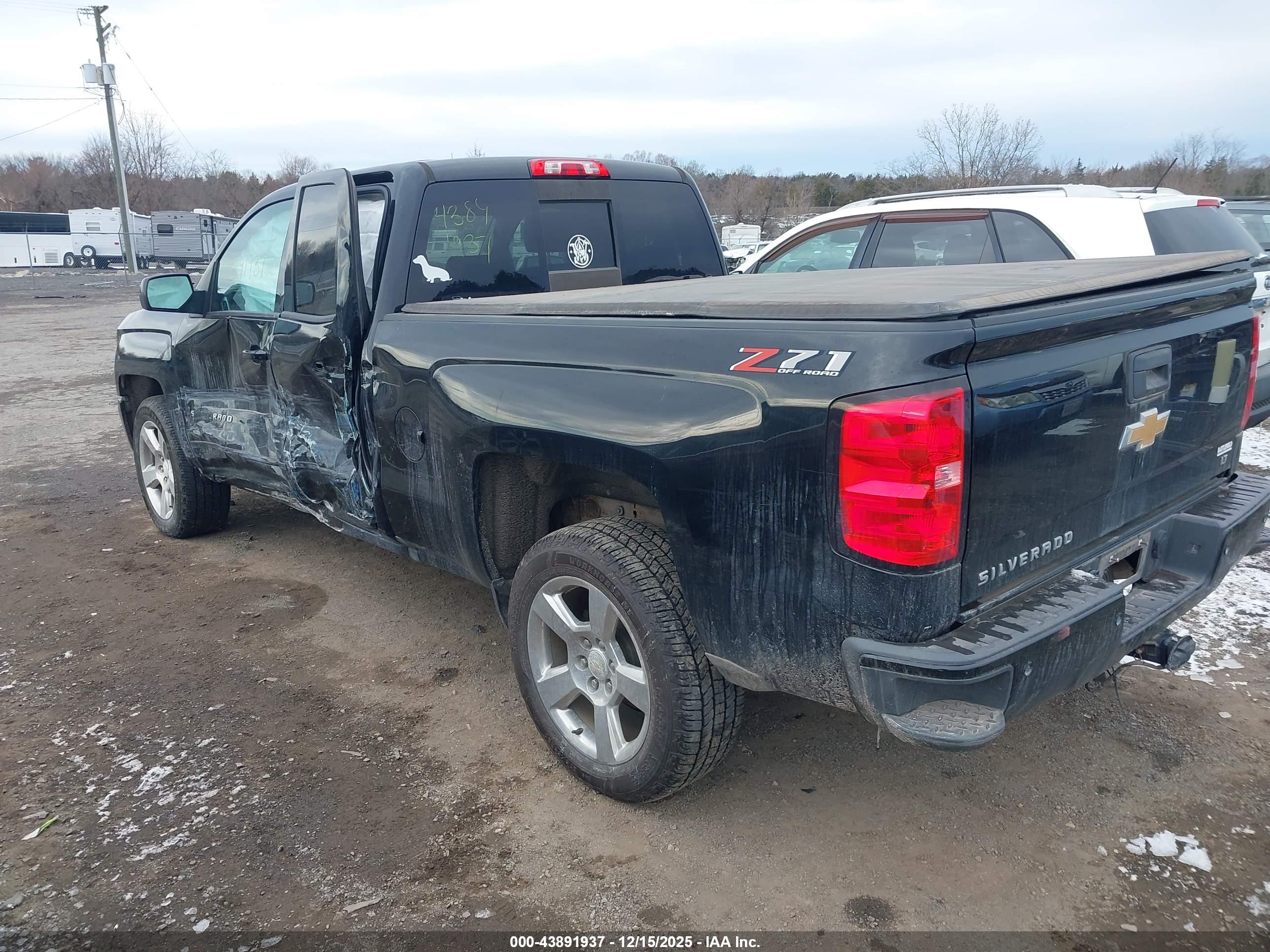CHEVROLET SILVERADO image 3