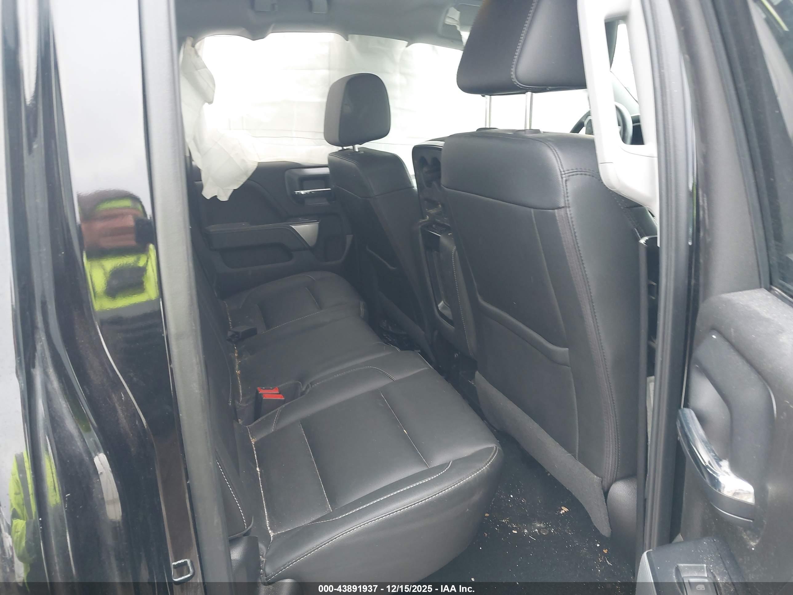 CHEVROLET SILVERADO image 8