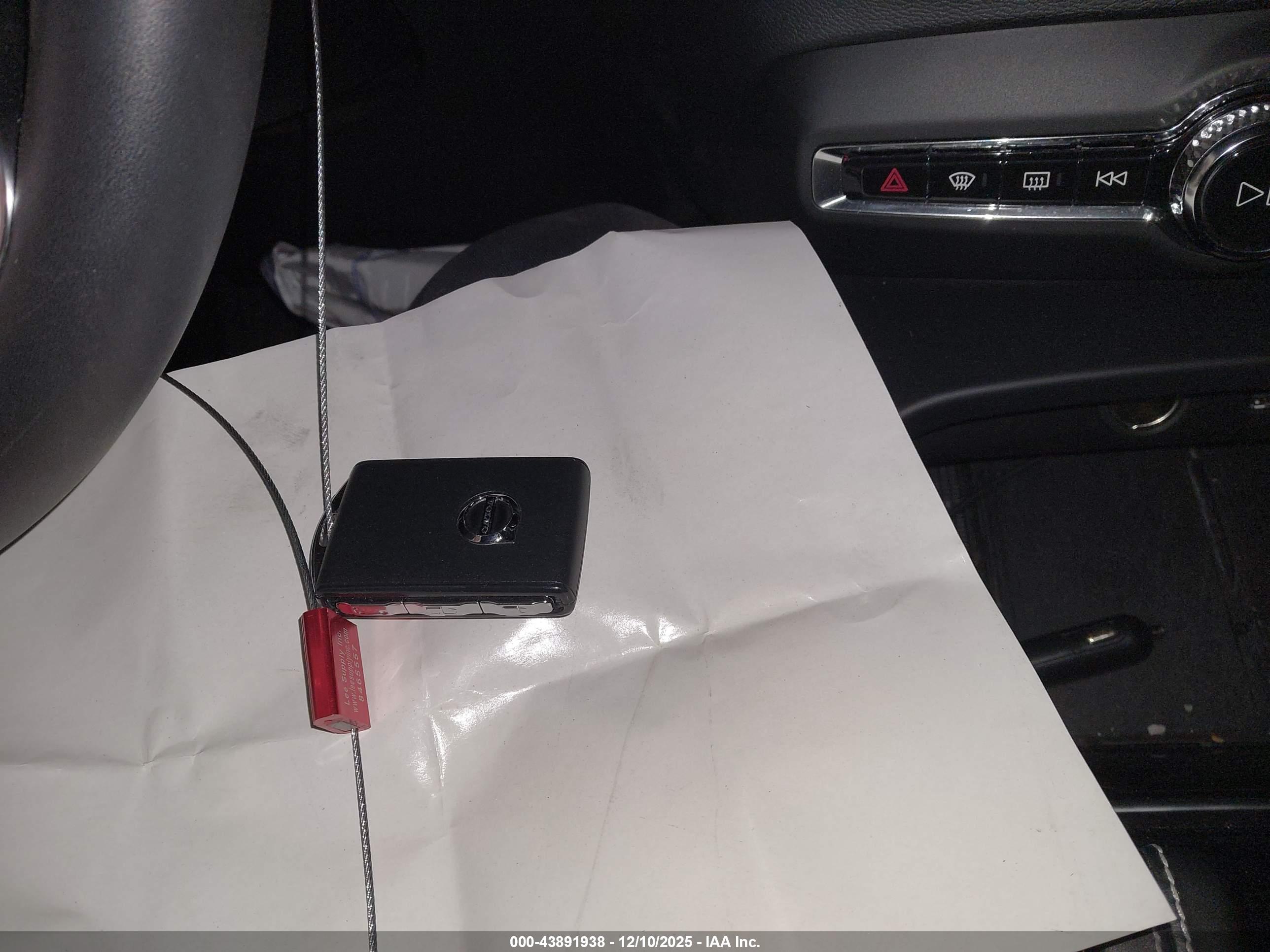 VOLVO XC40 image 11