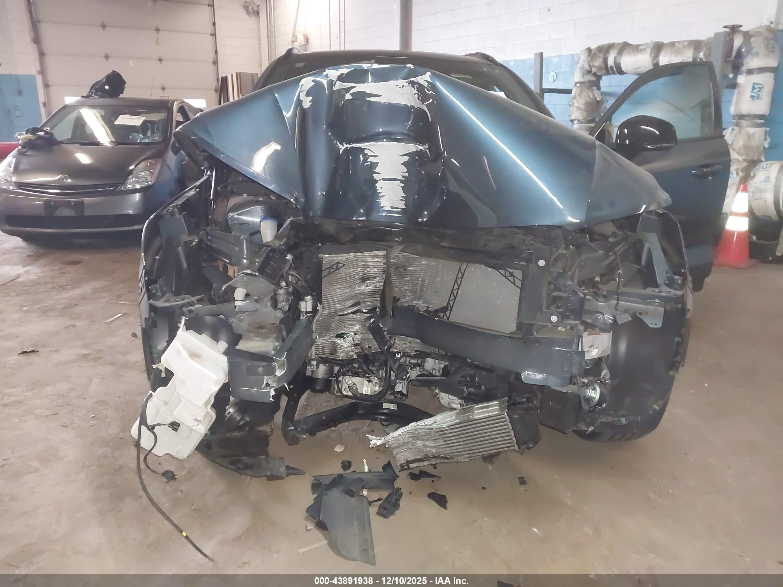 VOLVO XC40 image 6