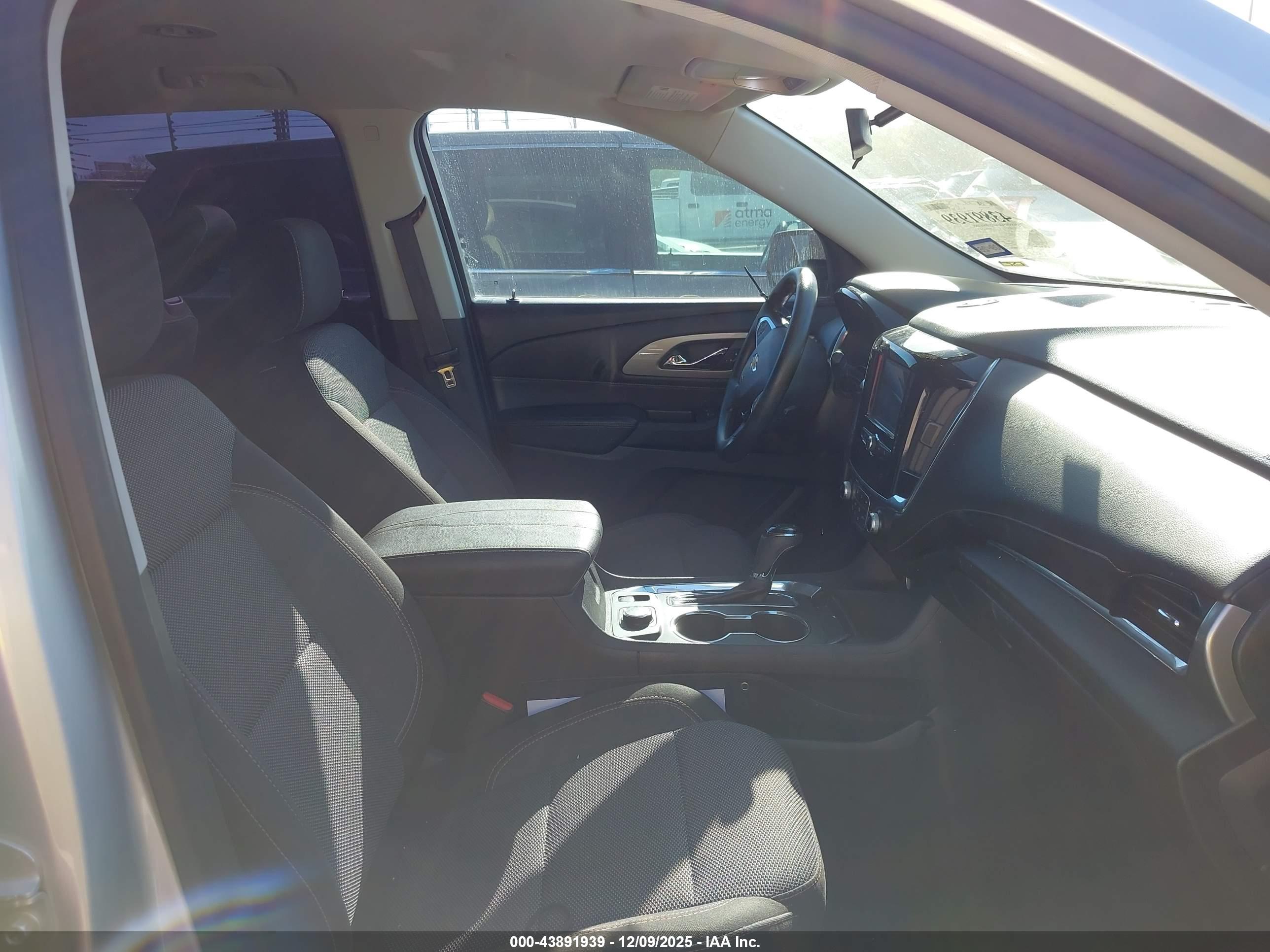 CHEVROLET TRAVERSE image 5