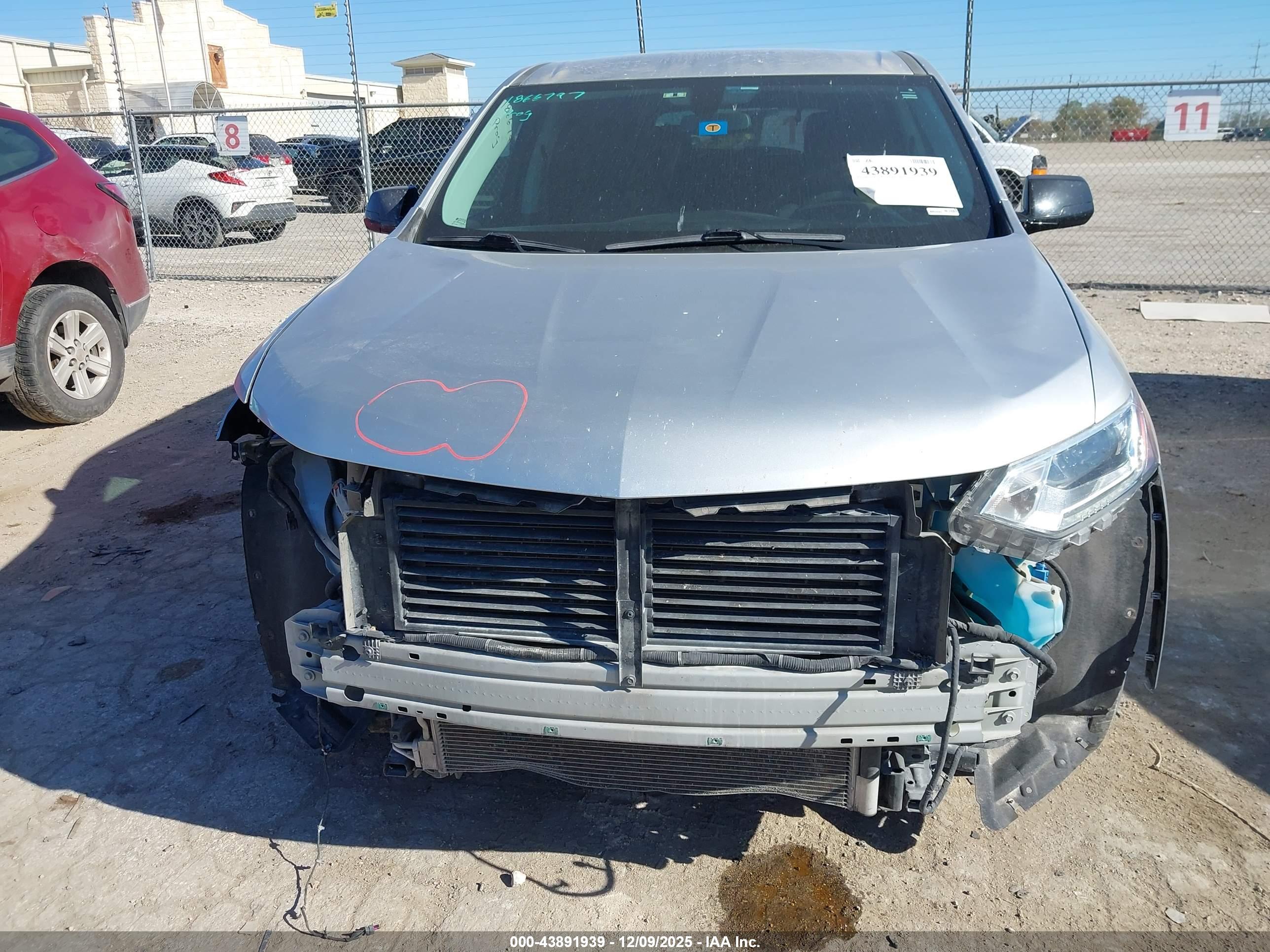 CHEVROLET TRAVERSE image 6