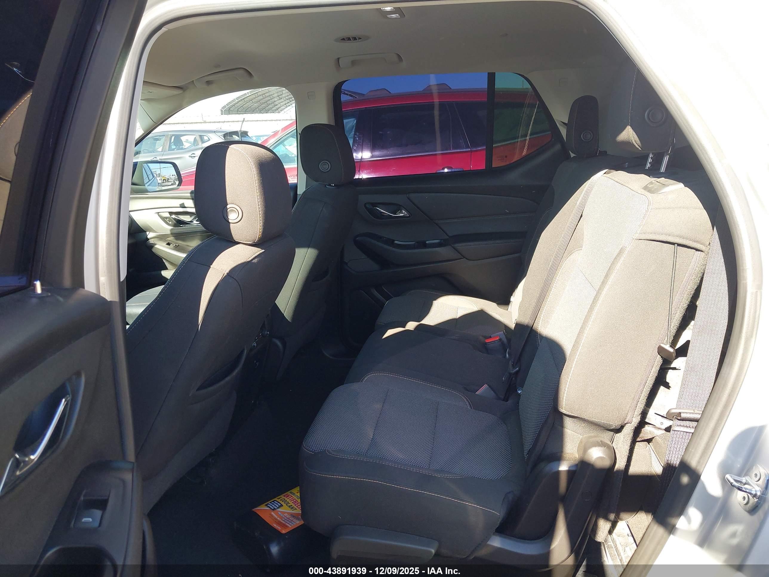 CHEVROLET TRAVERSE image 8