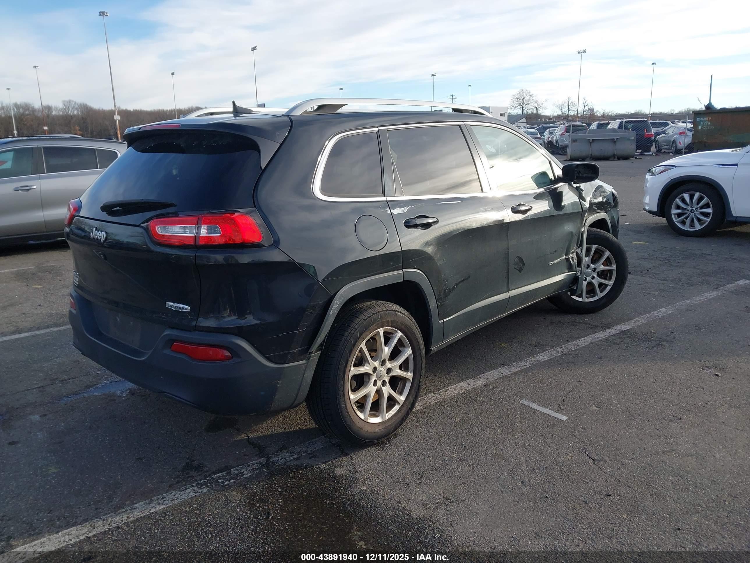 JEEP CHEROKEE image 4