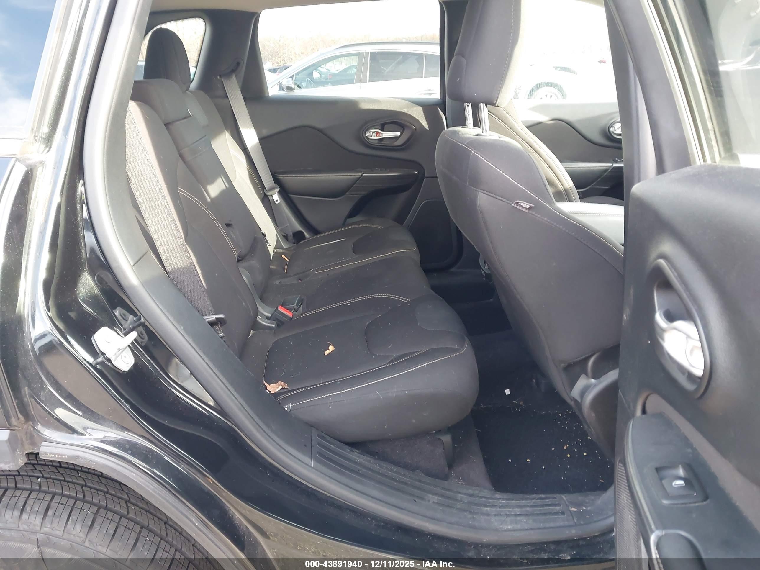 JEEP CHEROKEE image 8