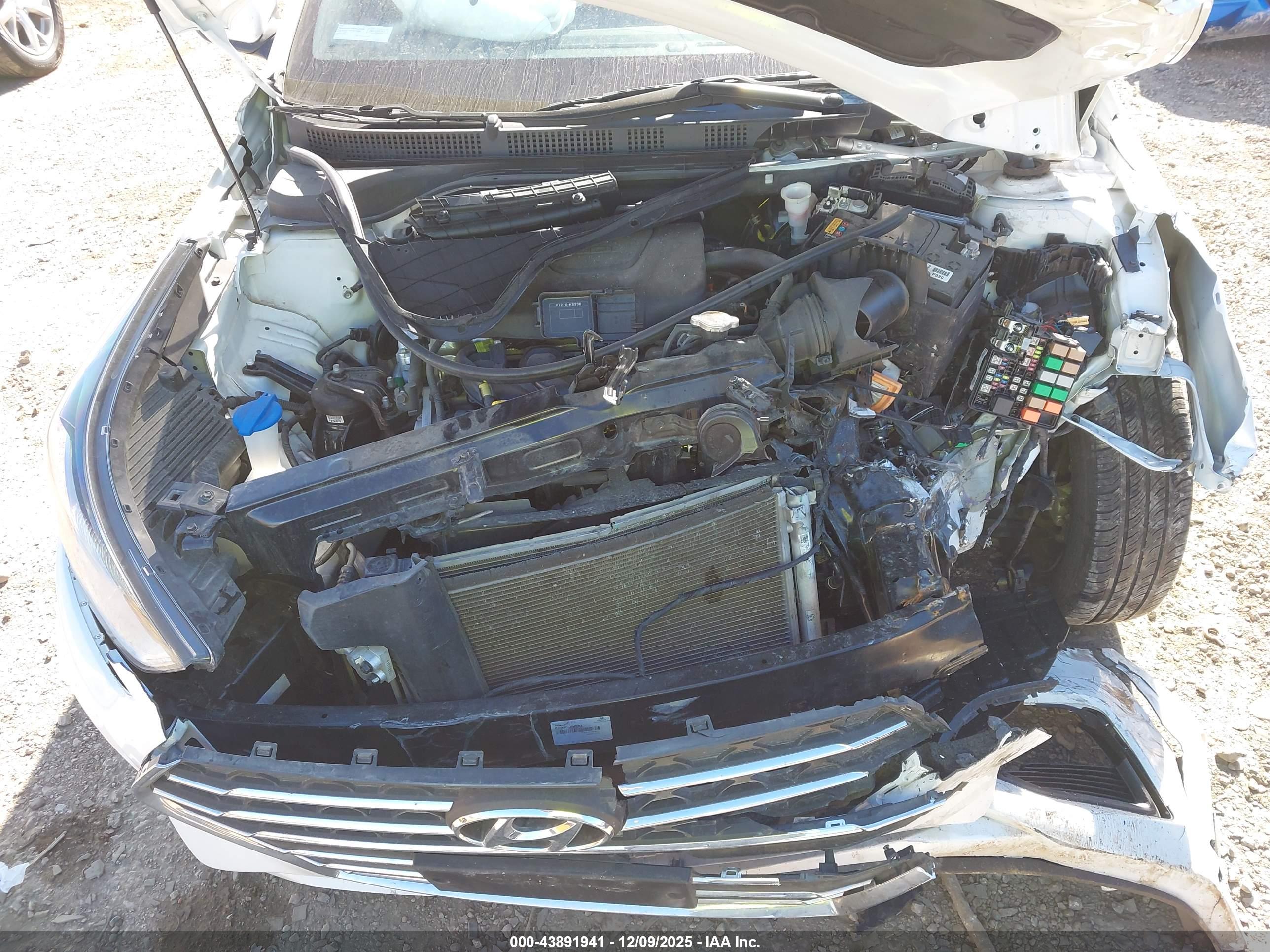 HYUNDAI ACCENT image 10