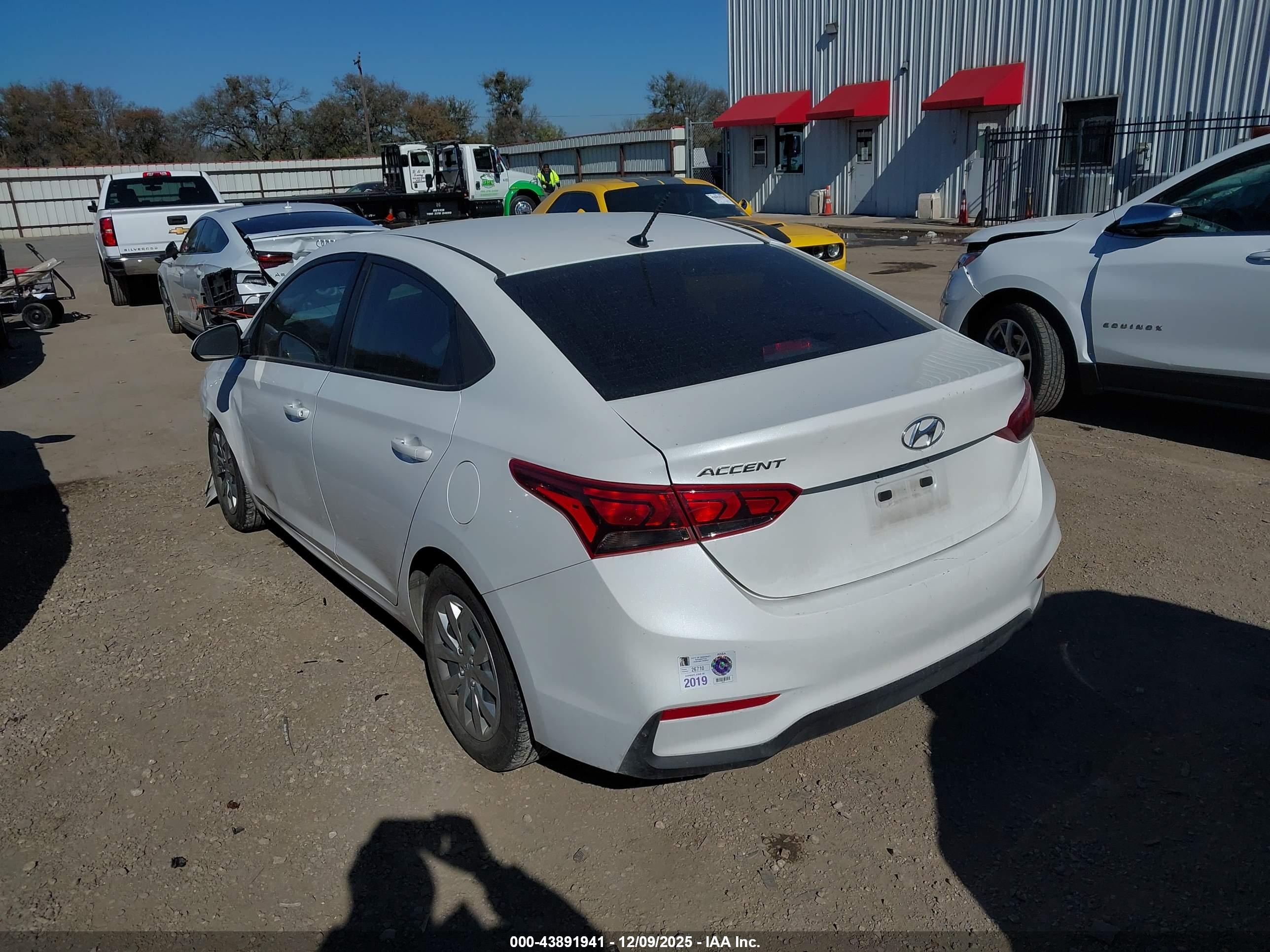 HYUNDAI ACCENT image 3