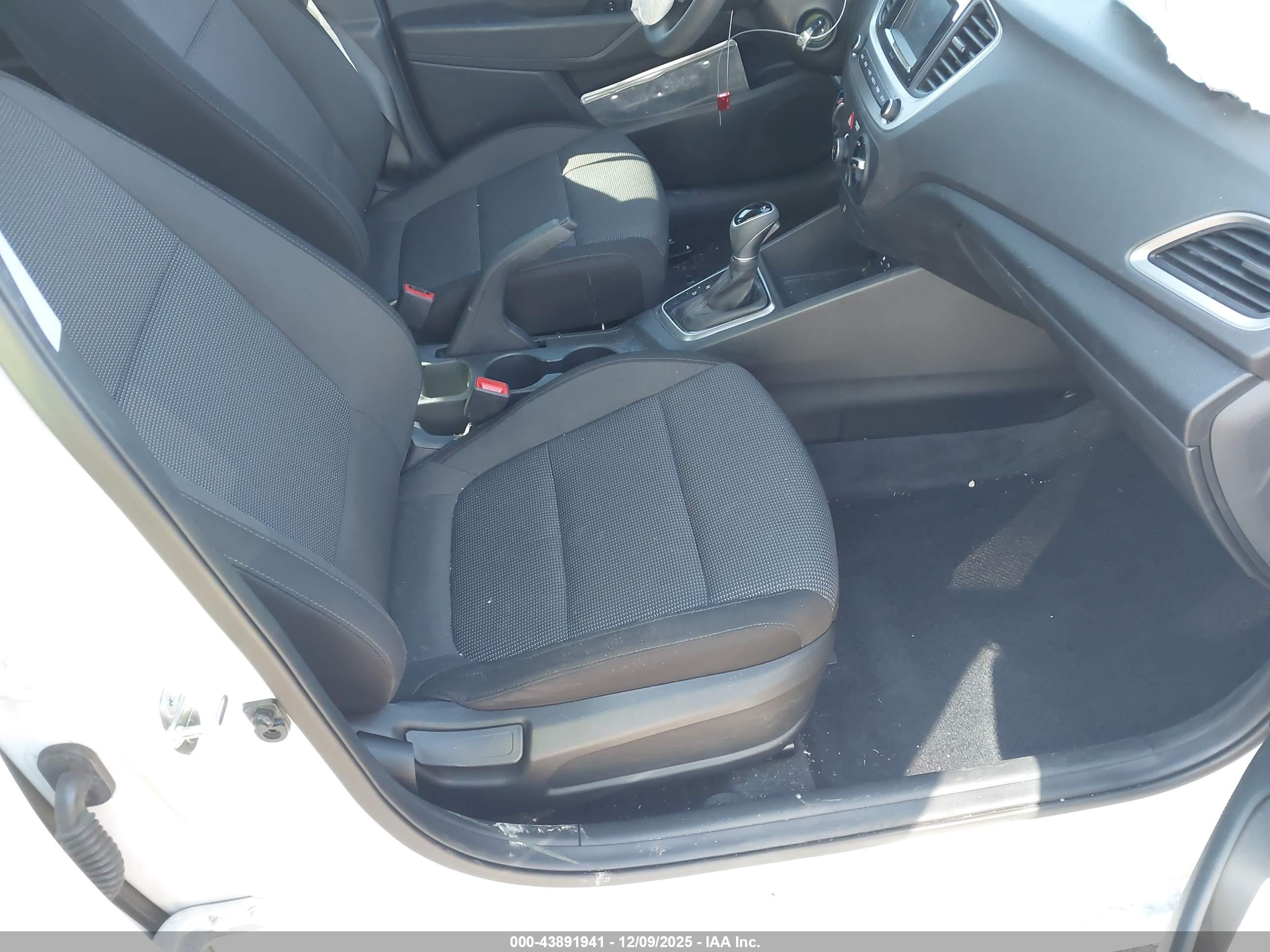 HYUNDAI ACCENT image 5
