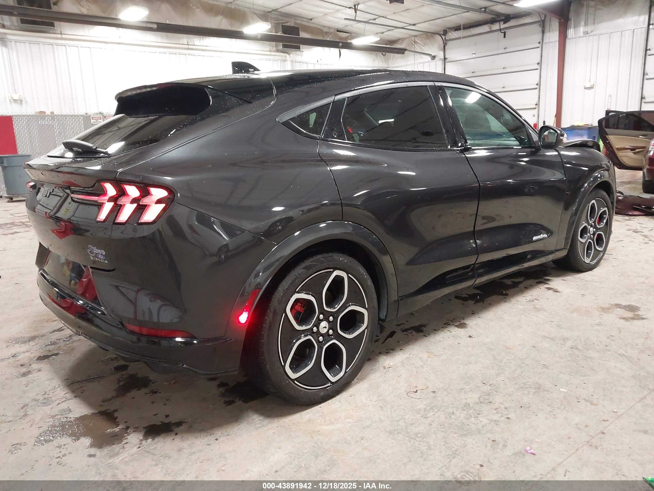 FORD MUSTANG image 4