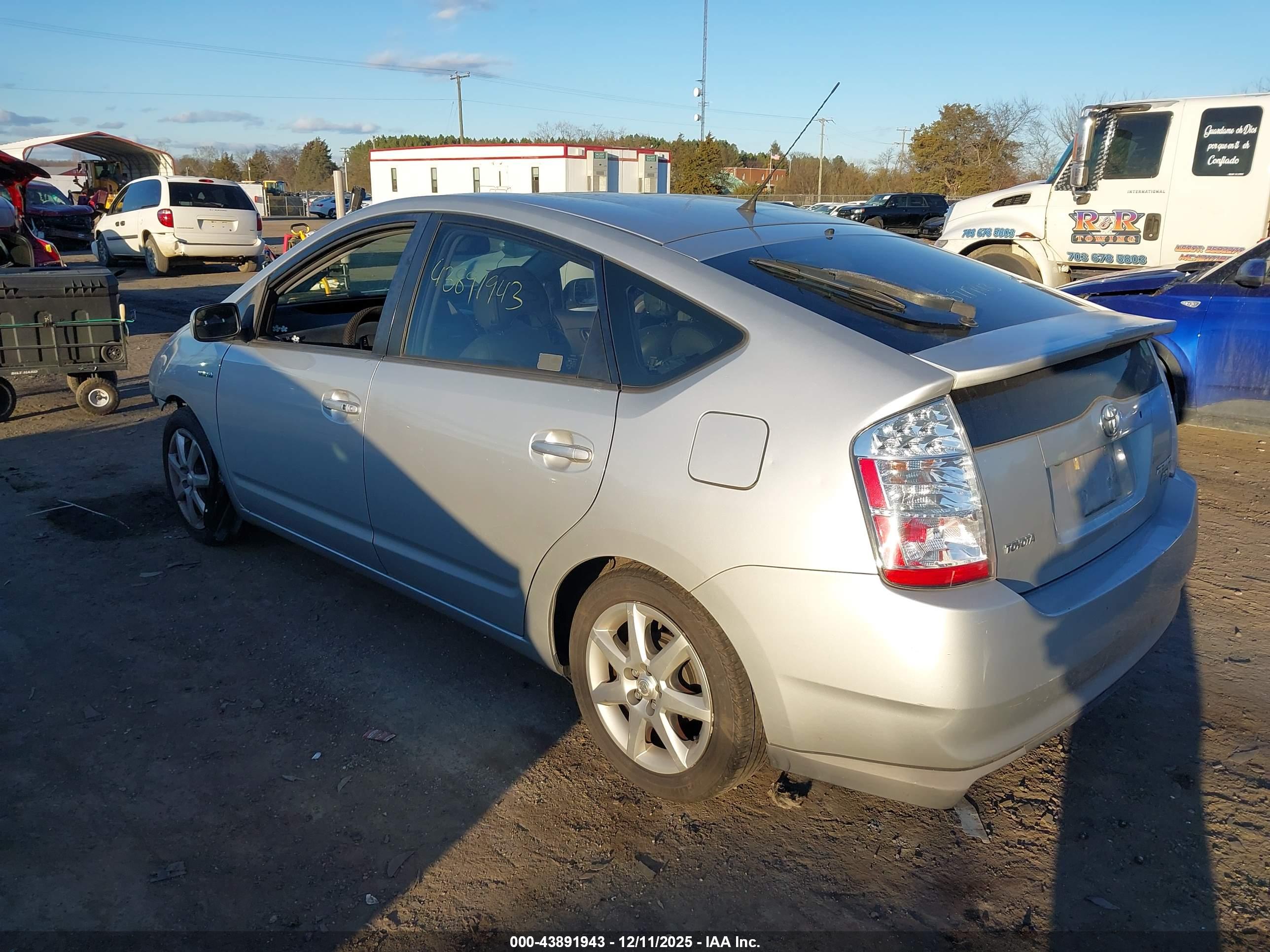TOYOTA PRIUS image 3