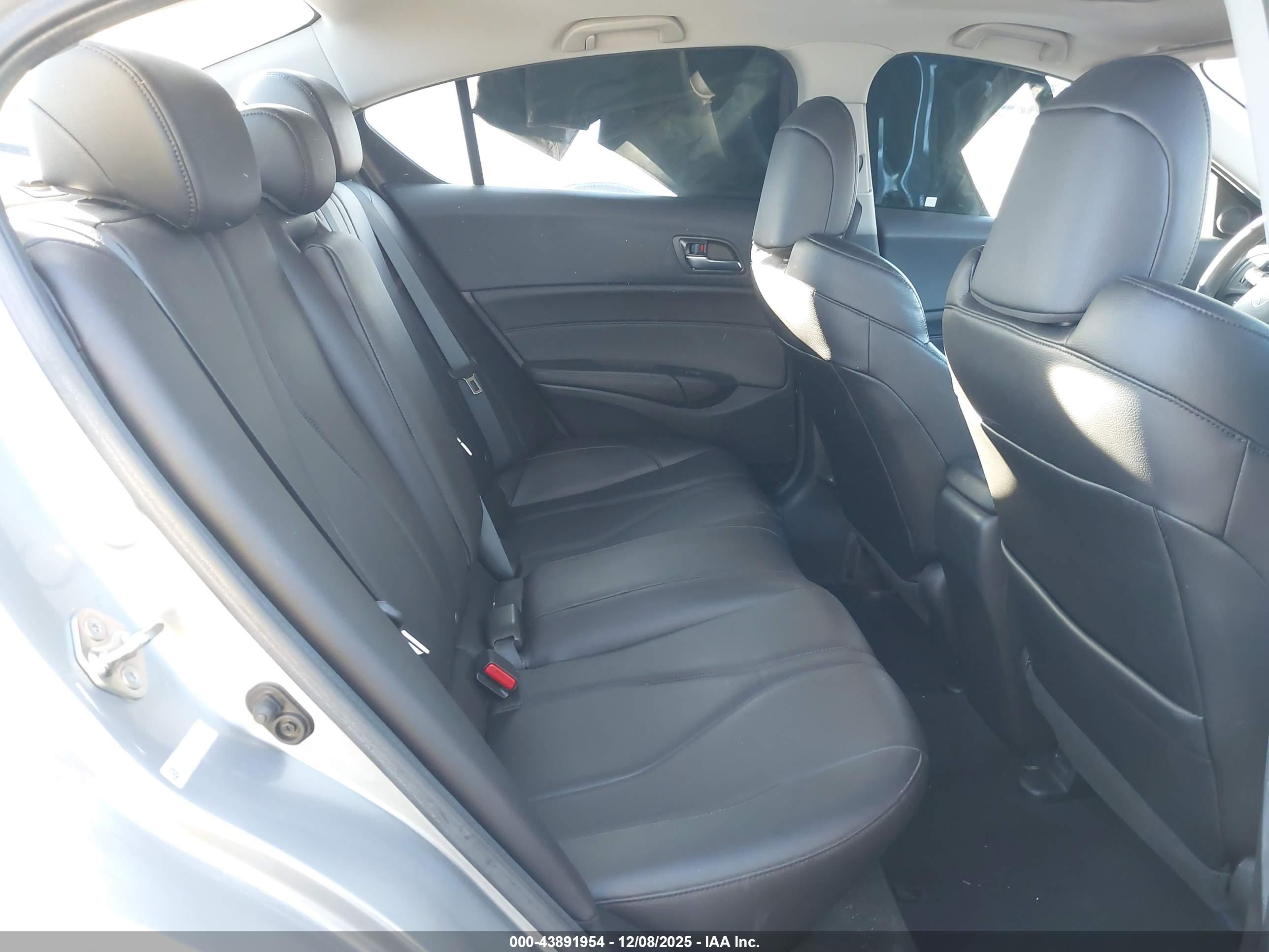 ACURA ILX image 8