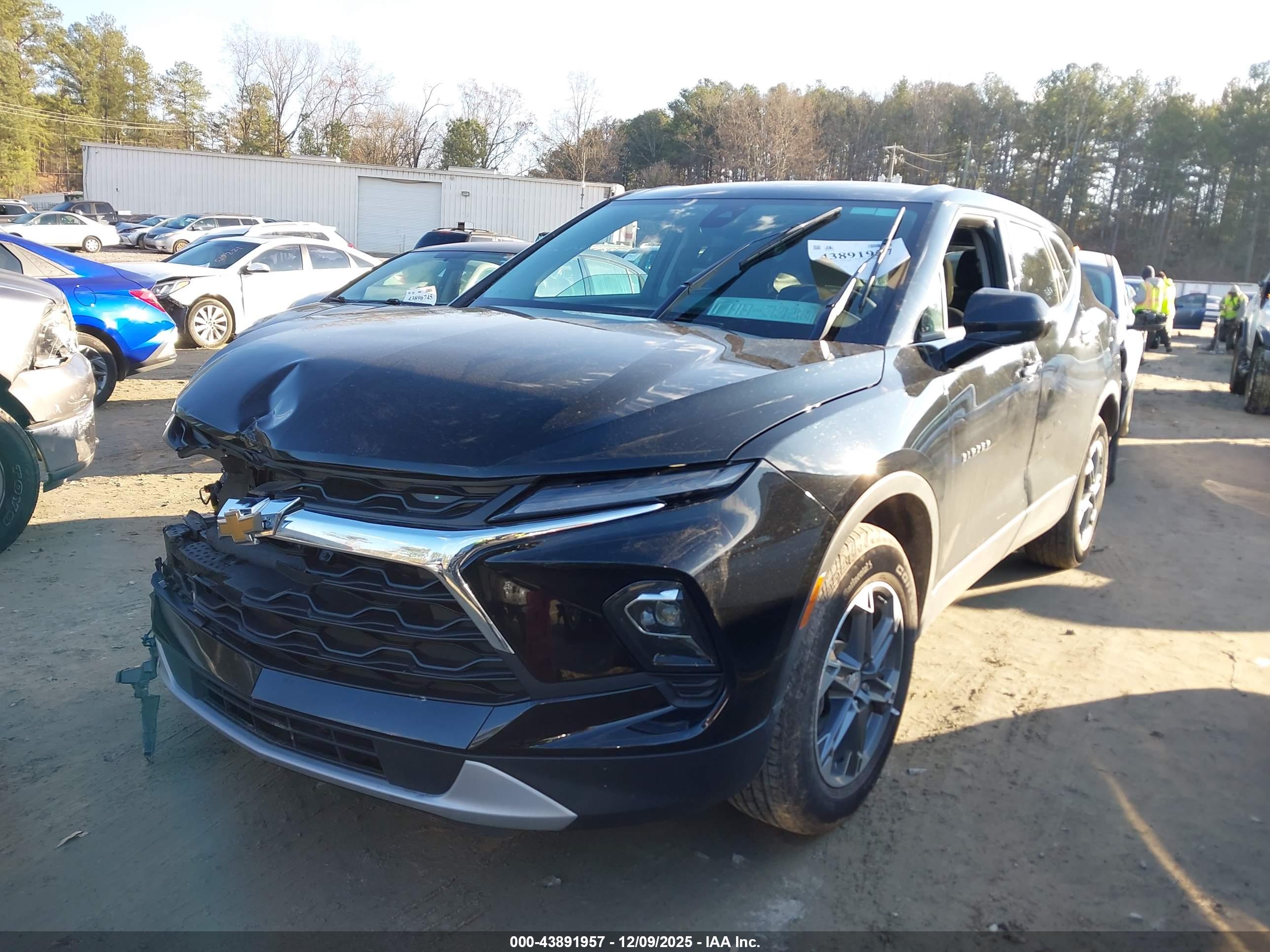 CHEVROLET BLAZER image 2