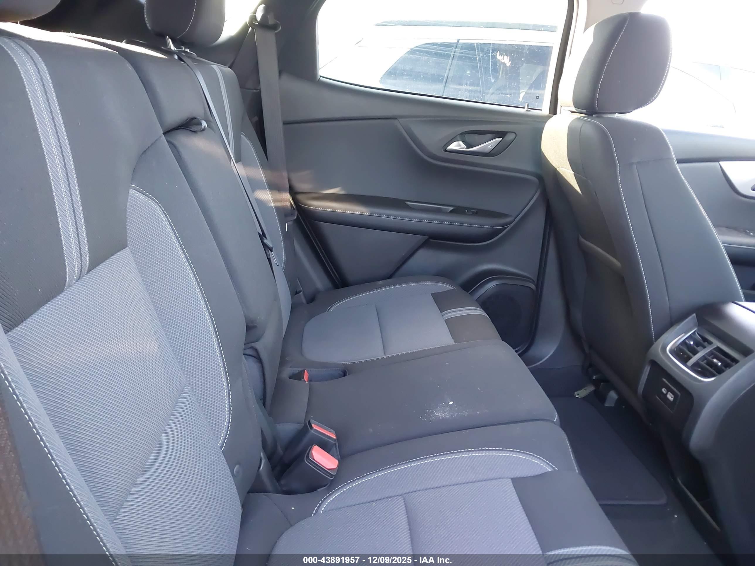 CHEVROLET BLAZER image 8