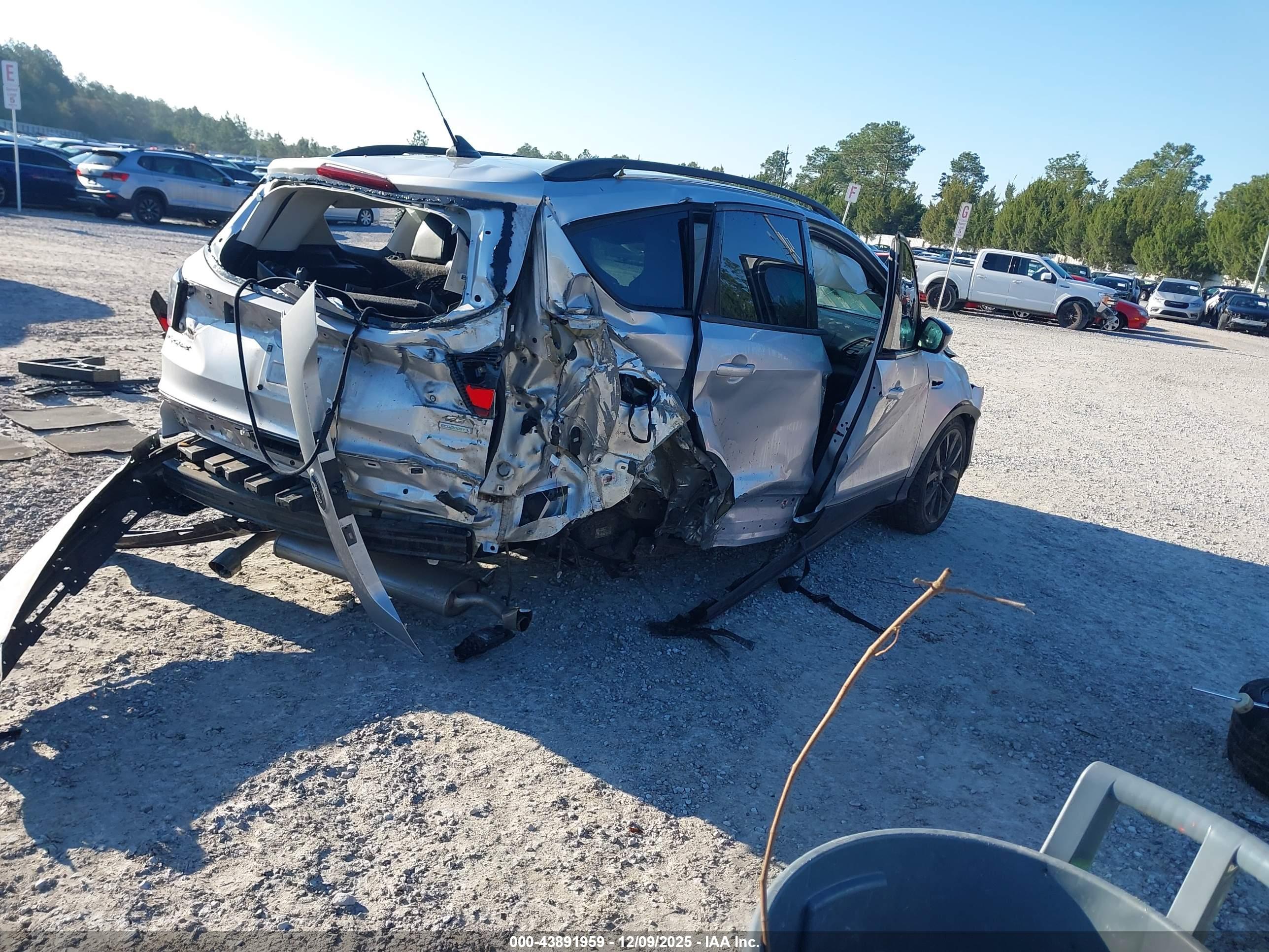 FORD ESCAPE image 4