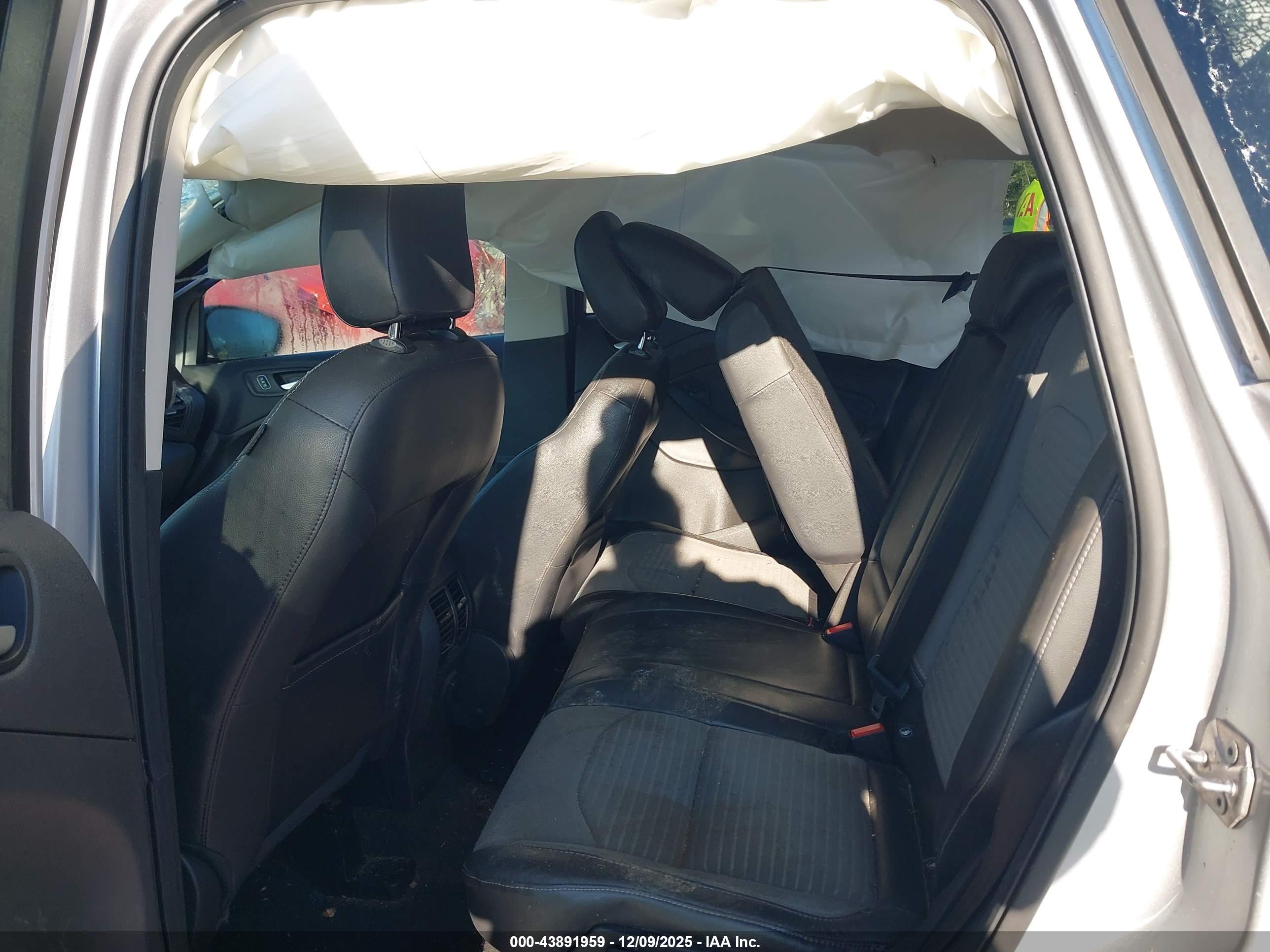 FORD ESCAPE image 8