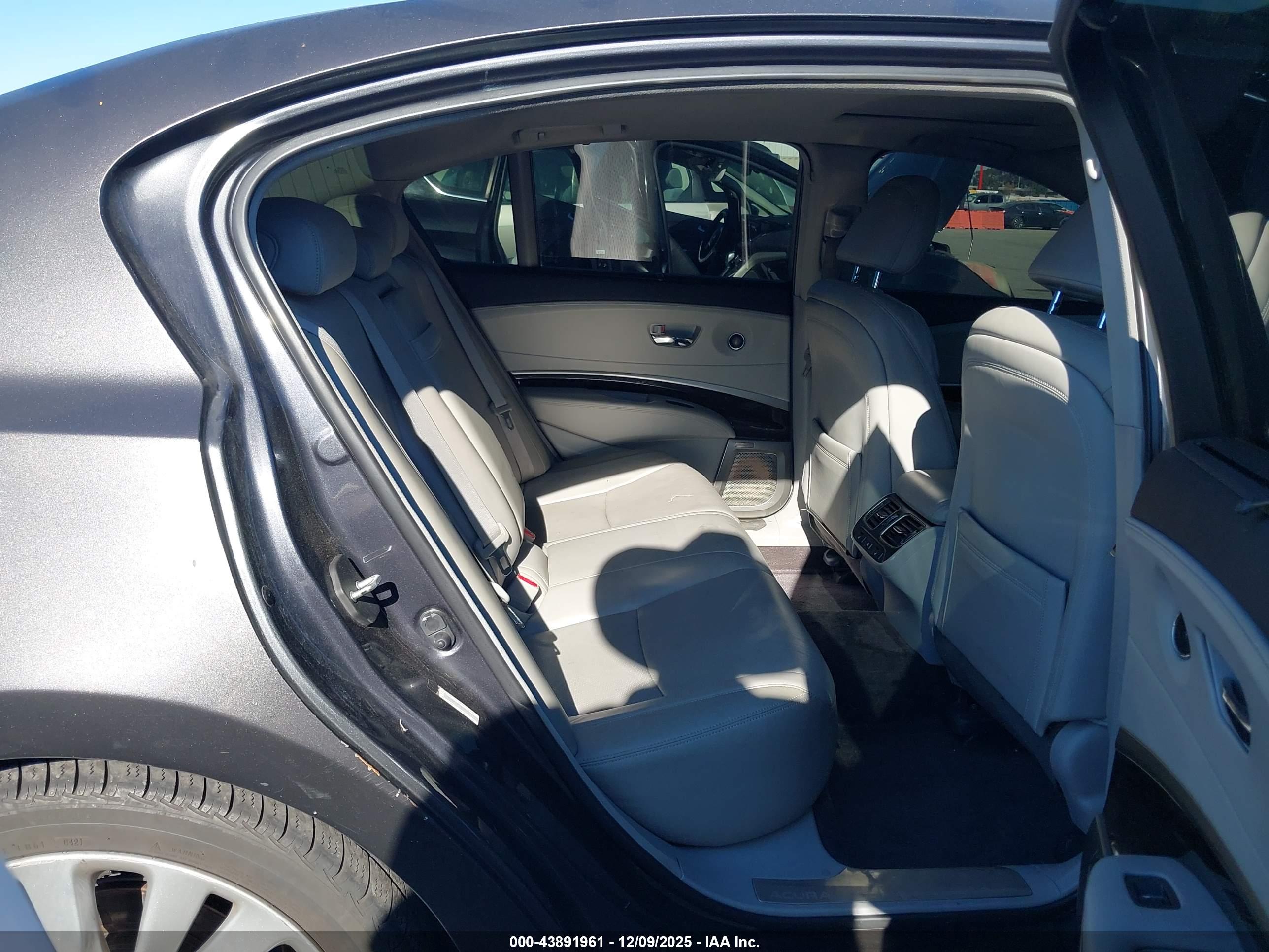 ACURA RLX image 8