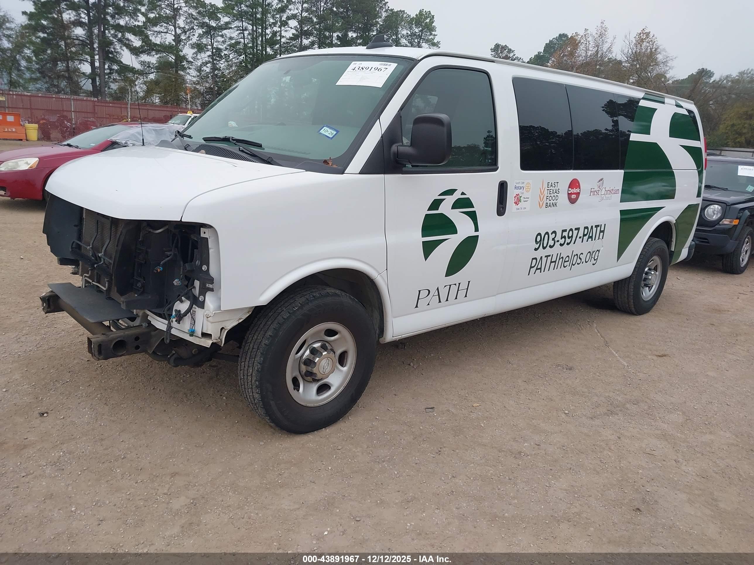 CHEVROLET EXPRESS image 2