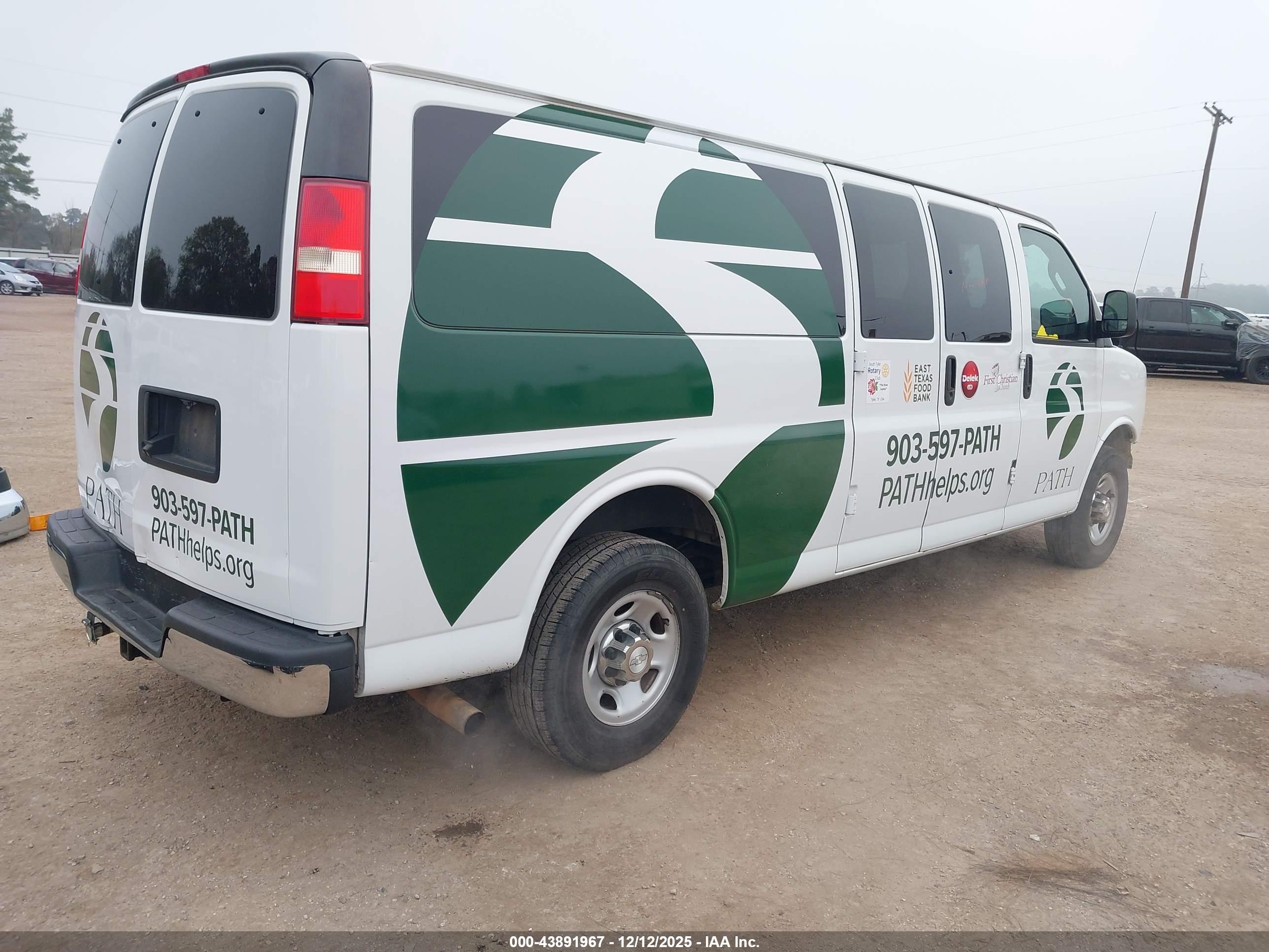 CHEVROLET EXPRESS image 4